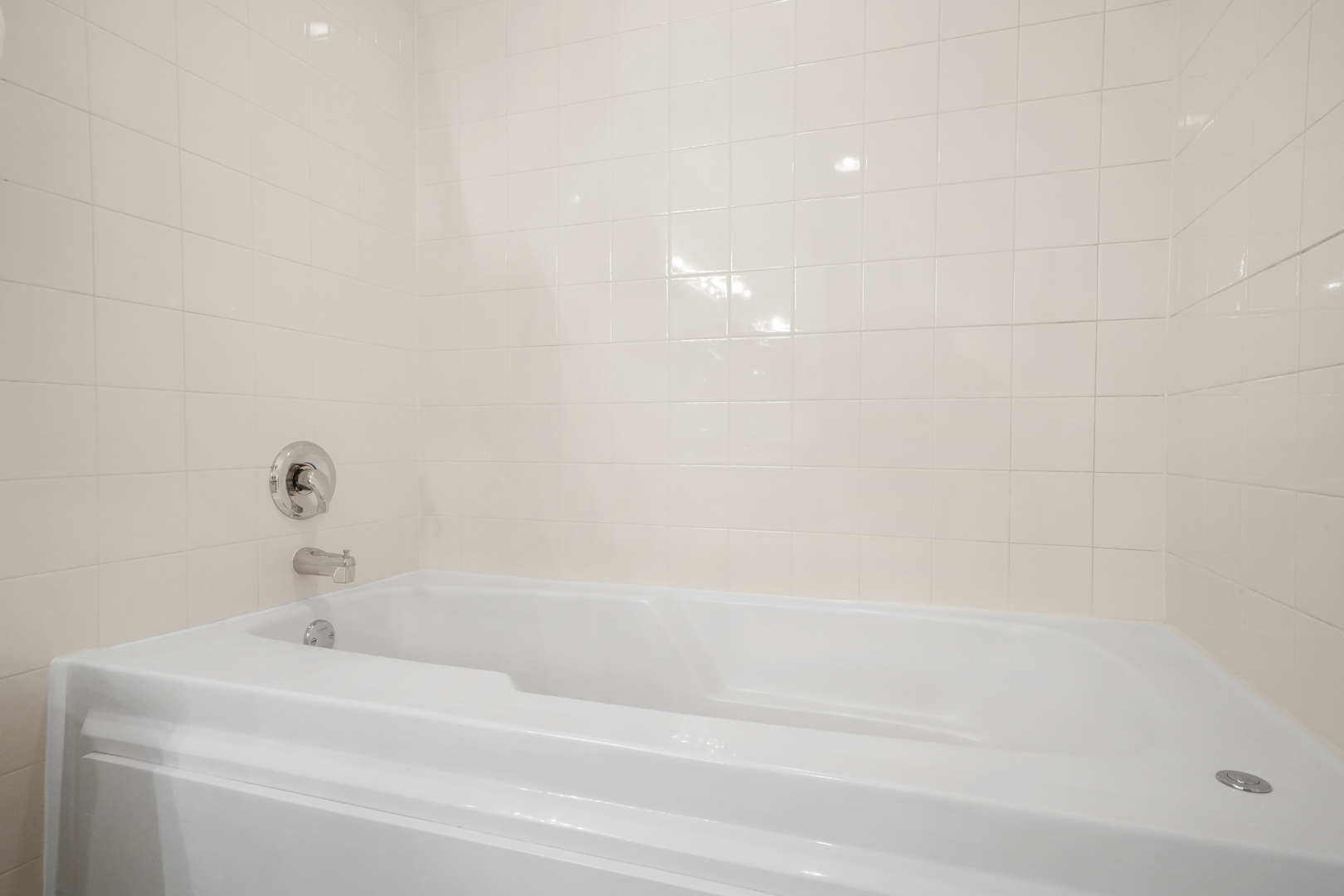 2307 W Wolfram Street Unit: 311