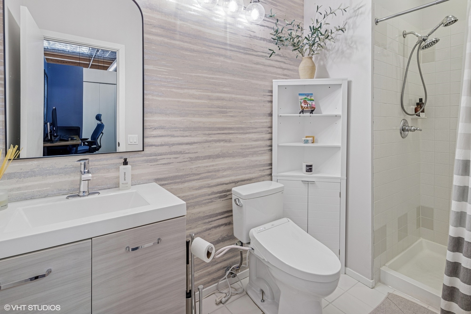 728 W Jackson Boulevard Unit: 423