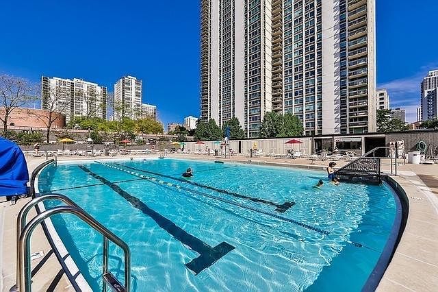 1455 N Sandburg Terrace Unit: 509