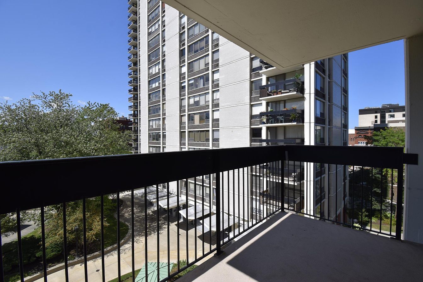 1455 N Sandburg Terrace Unit: 509