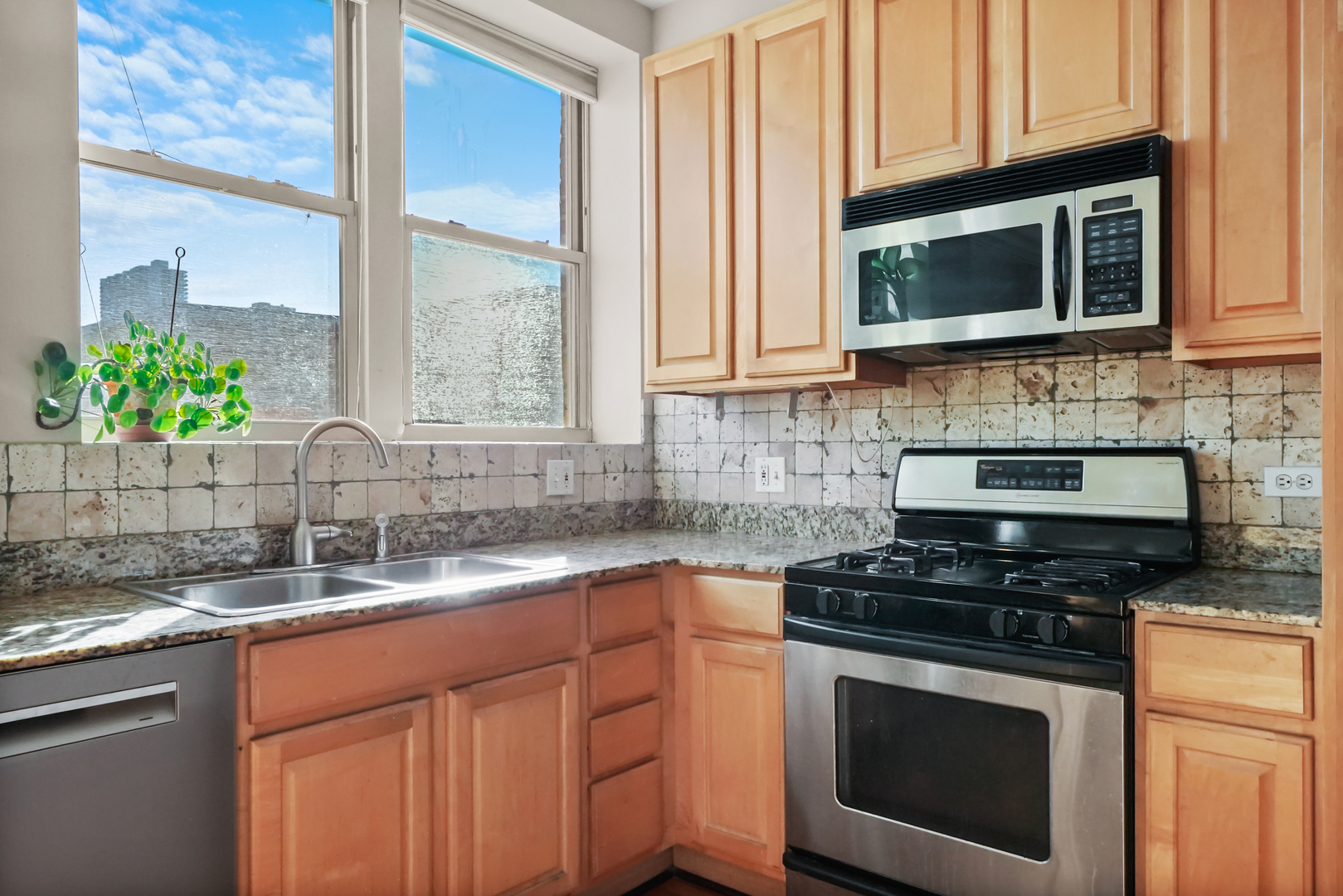 6145 N LAKEWOOD Avenue Unit: 3