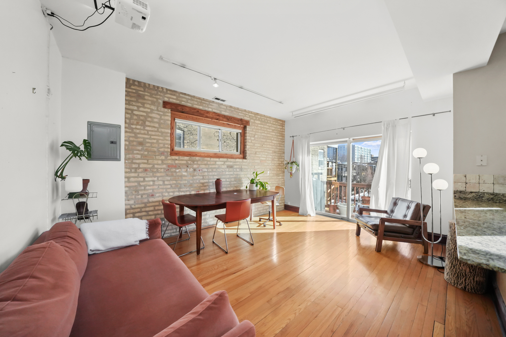 6145 N LAKEWOOD Avenue Unit: 3