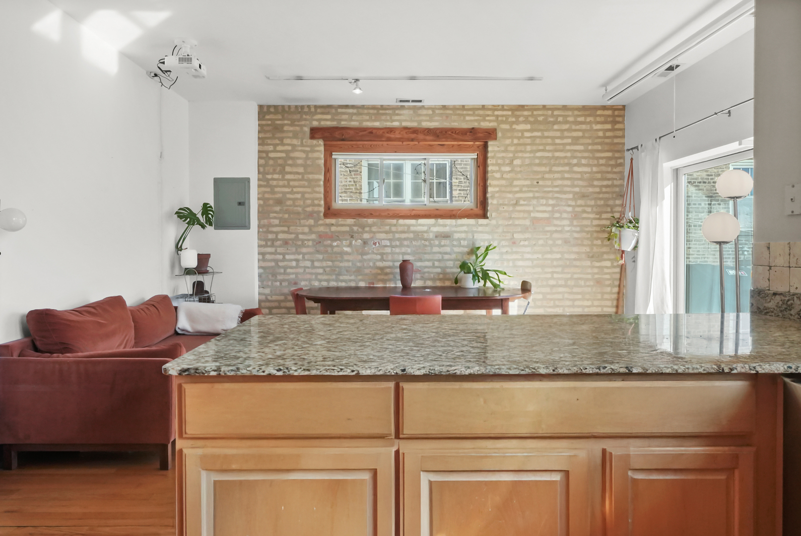 6145 N LAKEWOOD Avenue Unit: 3