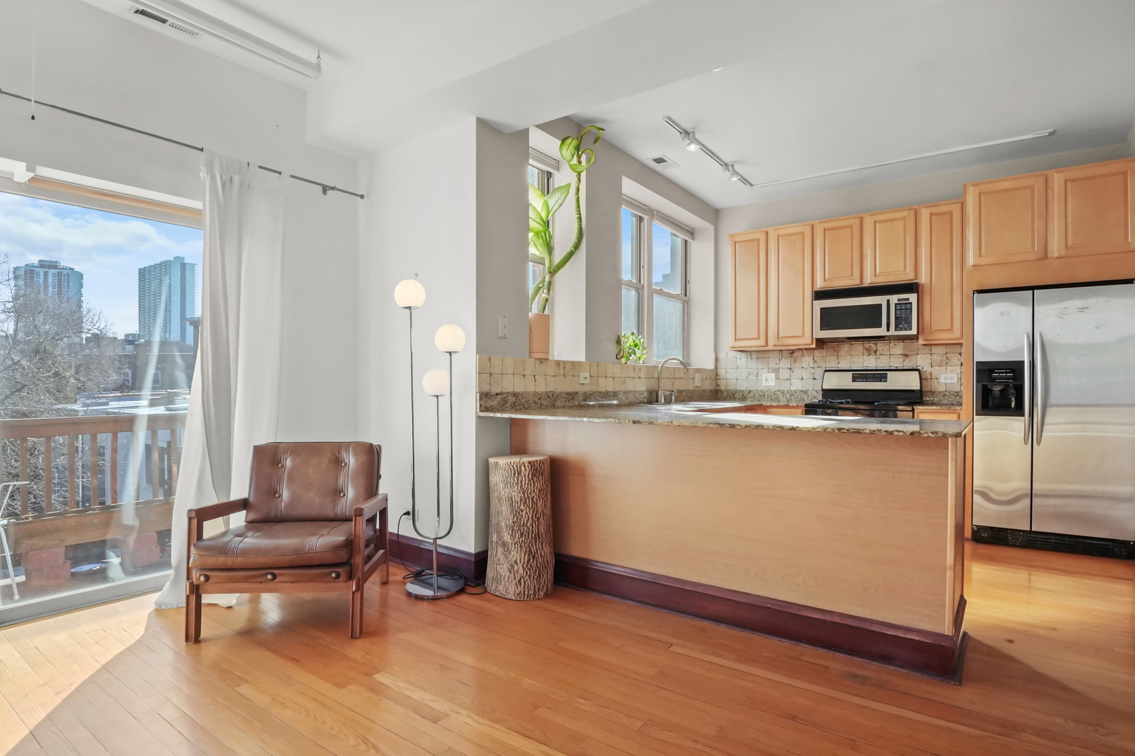 6145 N LAKEWOOD Avenue Unit: 3