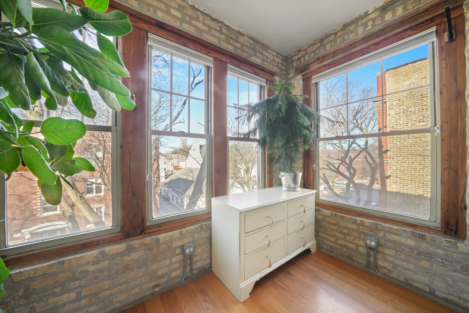 6145 N LAKEWOOD Avenue Unit: 3