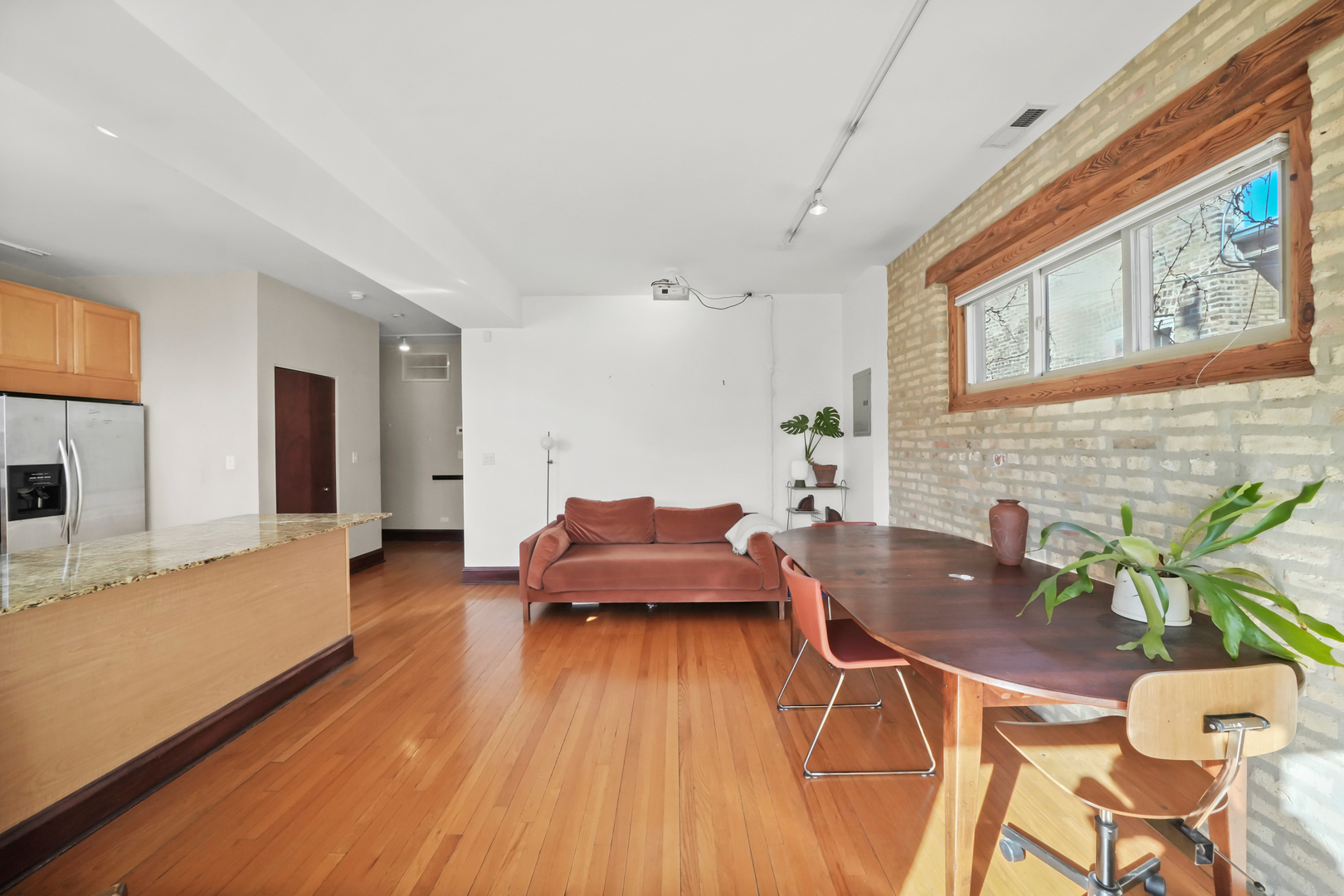 6145 N LAKEWOOD Avenue Unit: 3