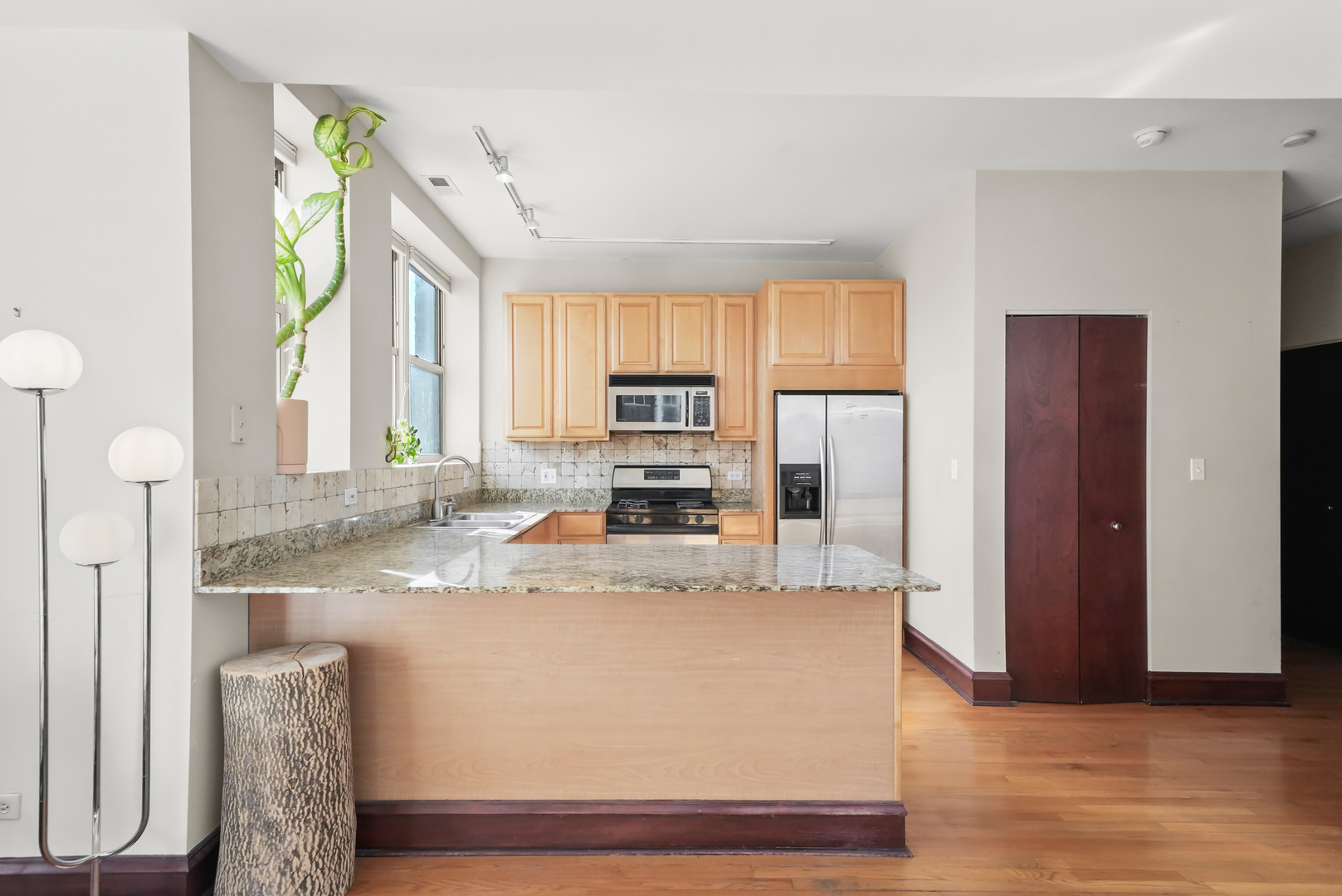 6145 N LAKEWOOD Avenue Unit: 3