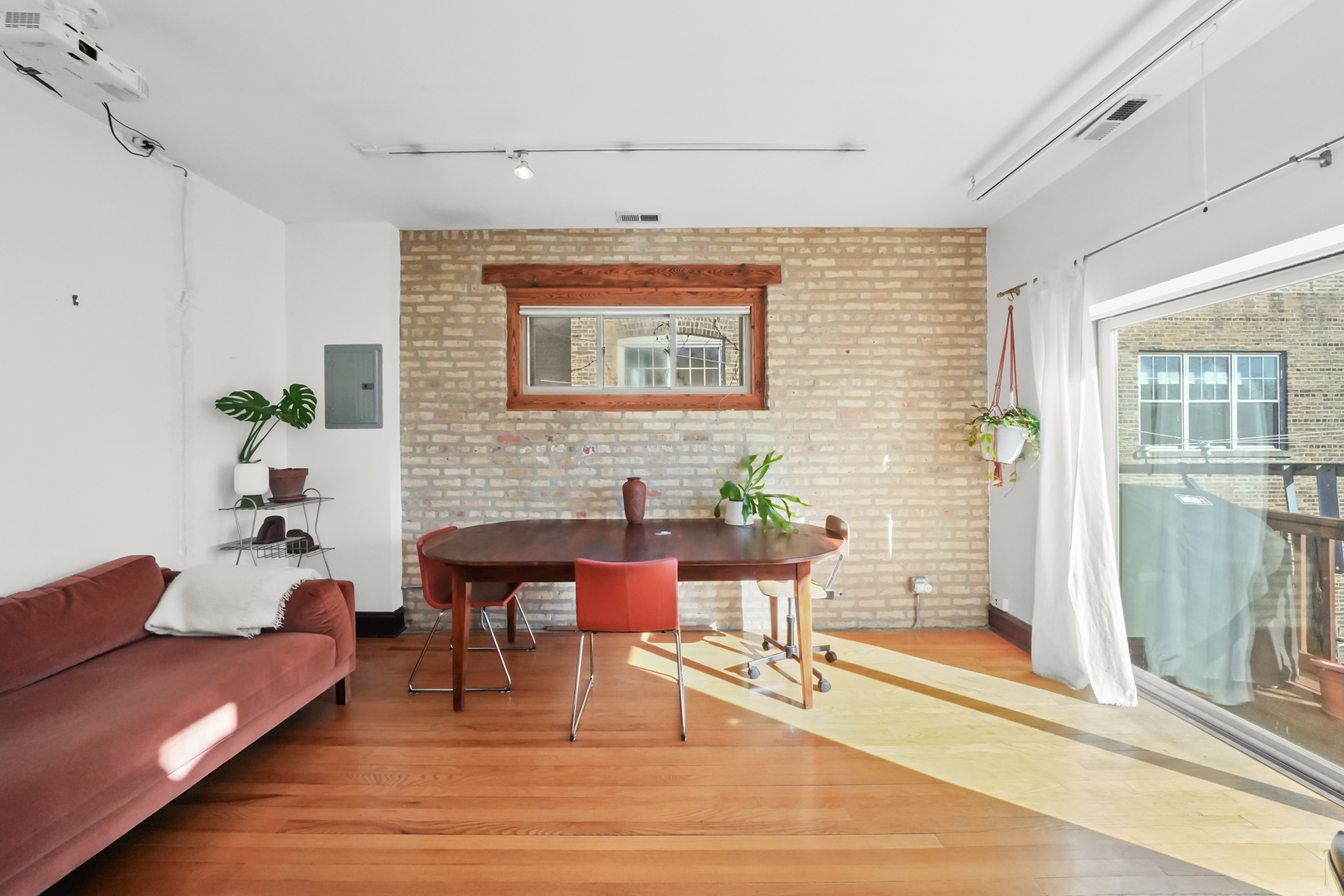 6145 N LAKEWOOD Avenue Unit: 3
