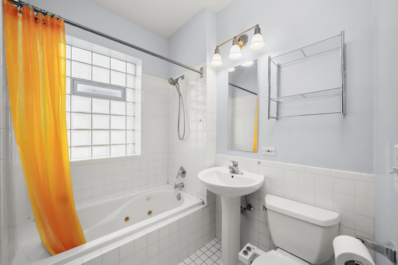 6145 N LAKEWOOD Avenue Unit: 3