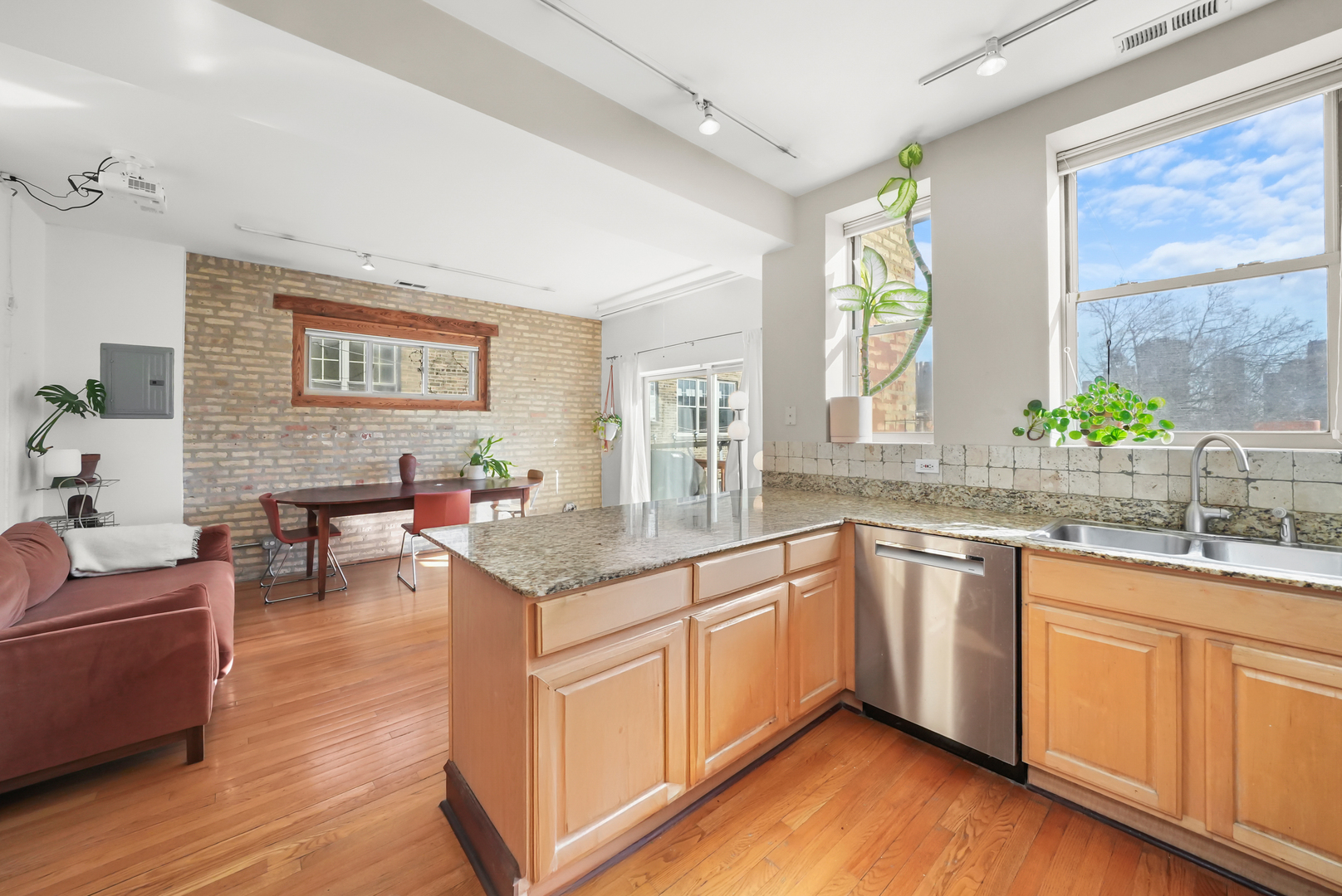 6145 N LAKEWOOD Avenue Unit: 3