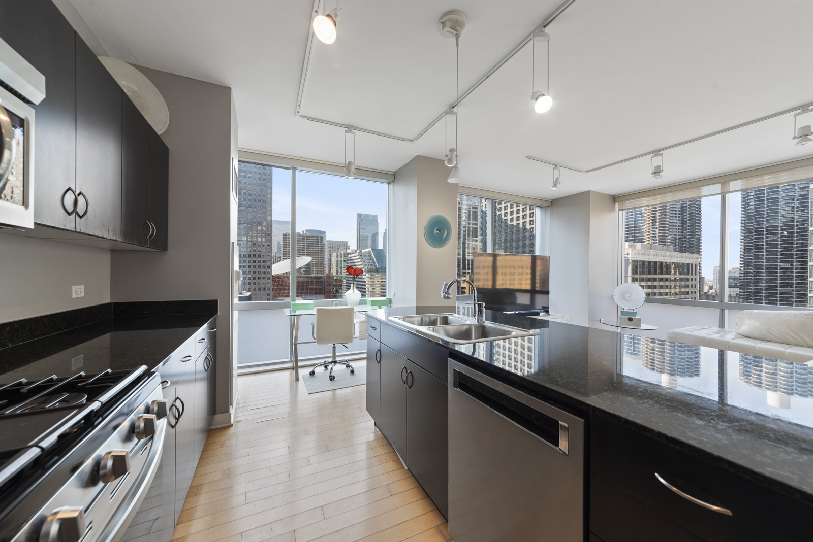 8 E RANDOLPH Street Unit: 1905