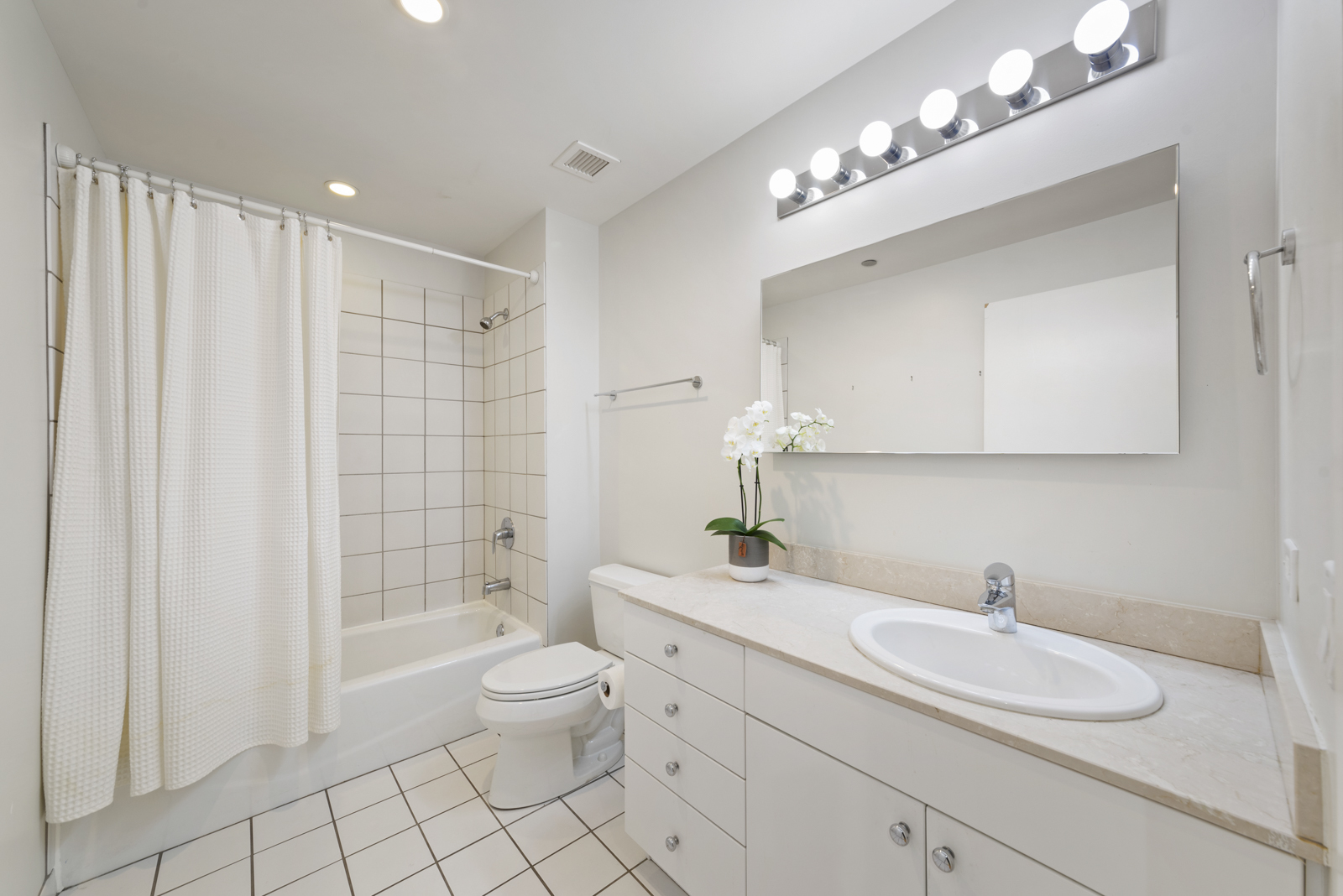 8 E RANDOLPH Street Unit: 1905