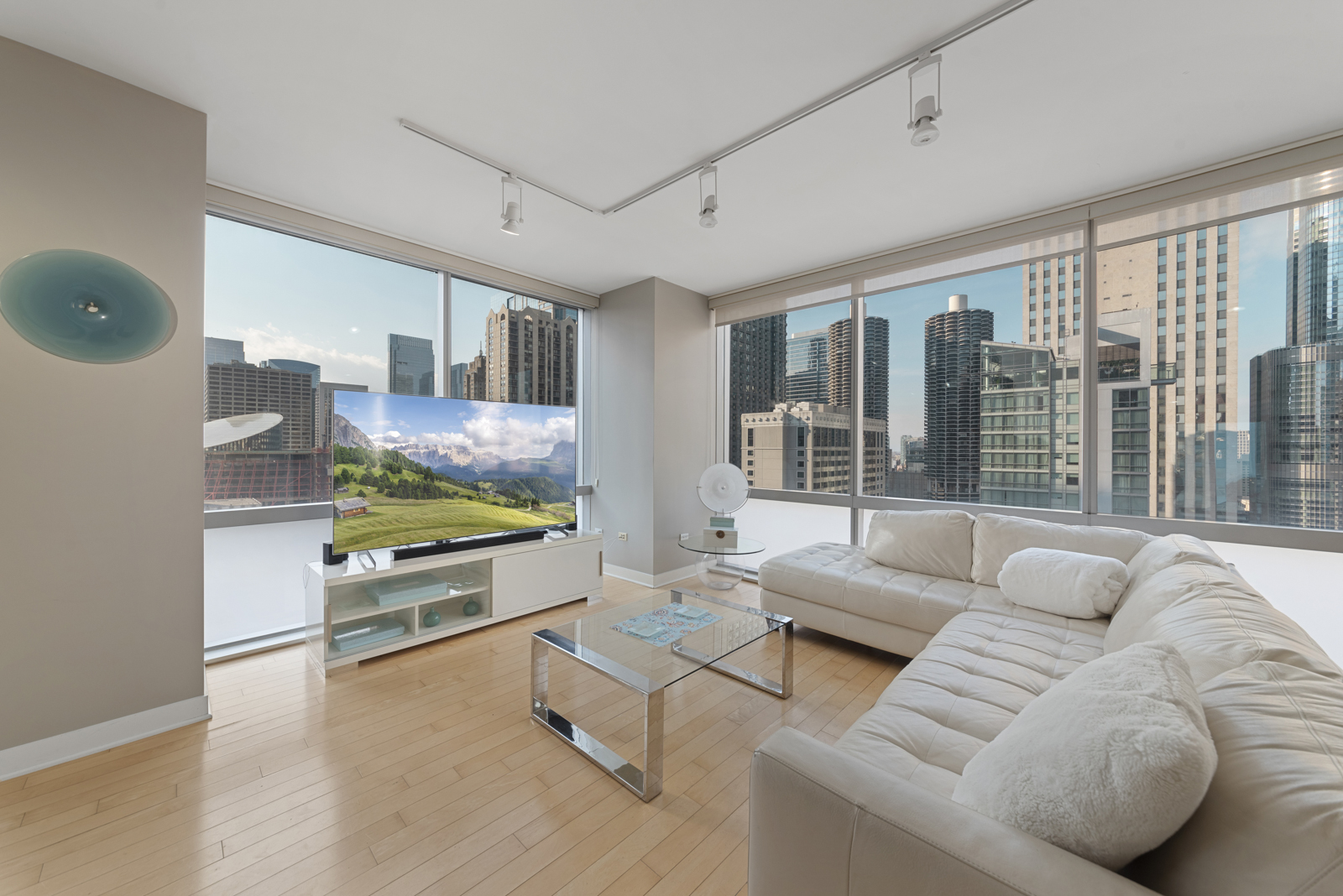 8 E RANDOLPH Street Unit: 1905