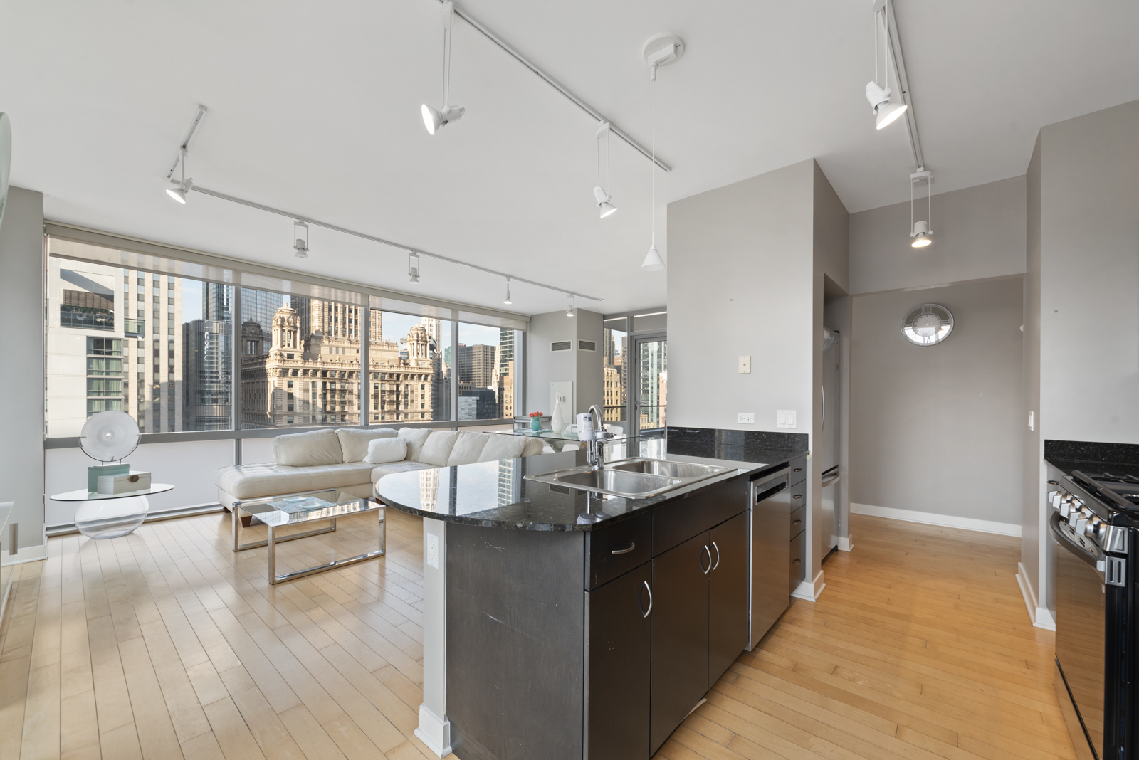 8 E RANDOLPH Street Unit: 1905
