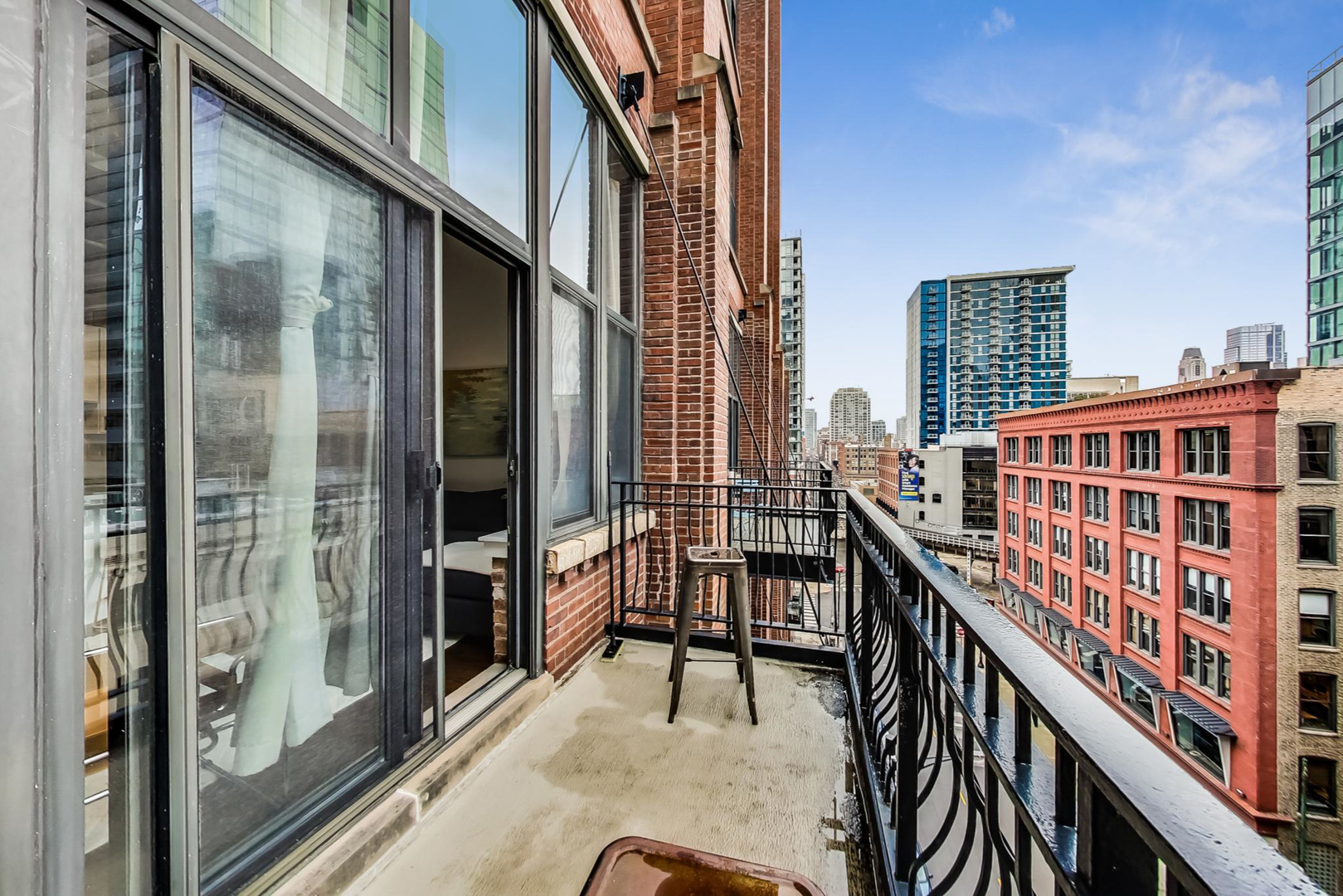 333 W HUBBARD Street Unit: 612