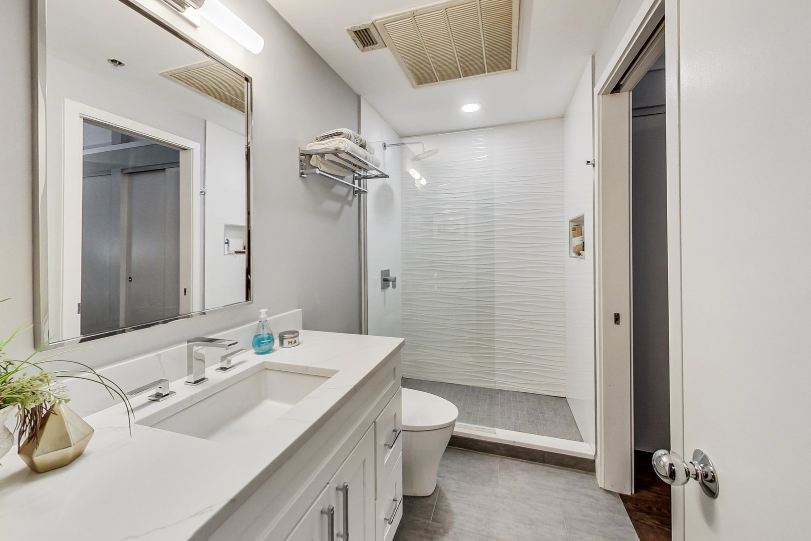 333 W HUBBARD Street Unit: 612