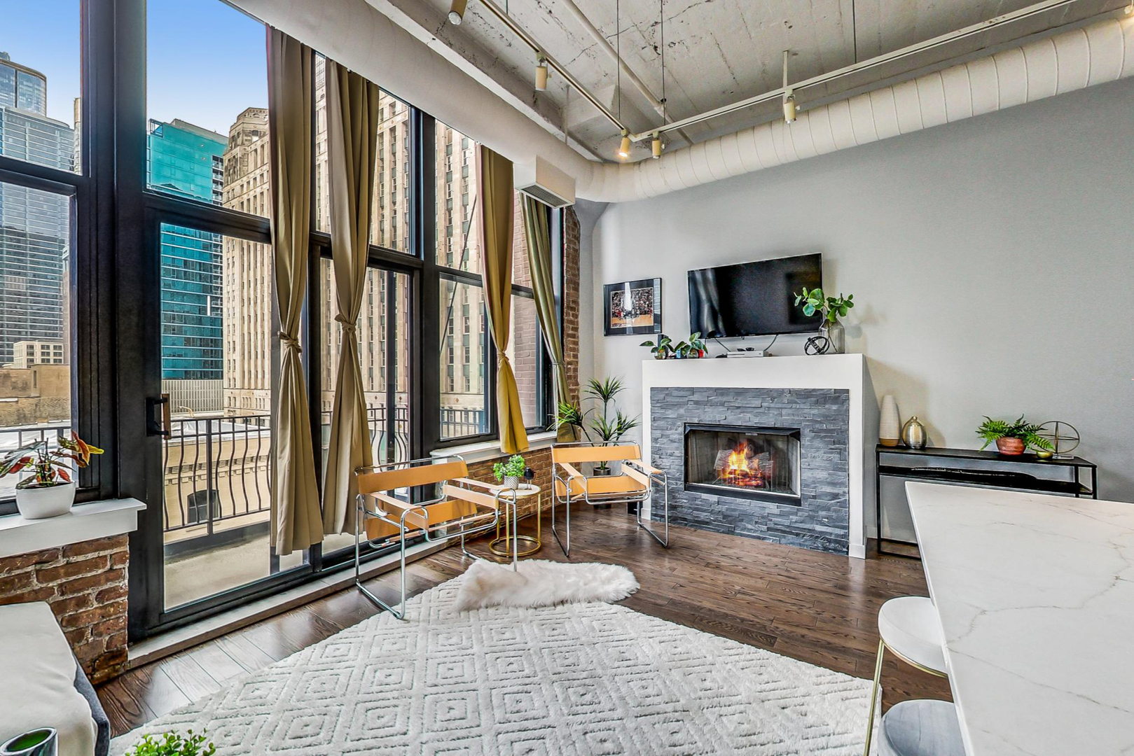 333 W HUBBARD Street Unit: 612