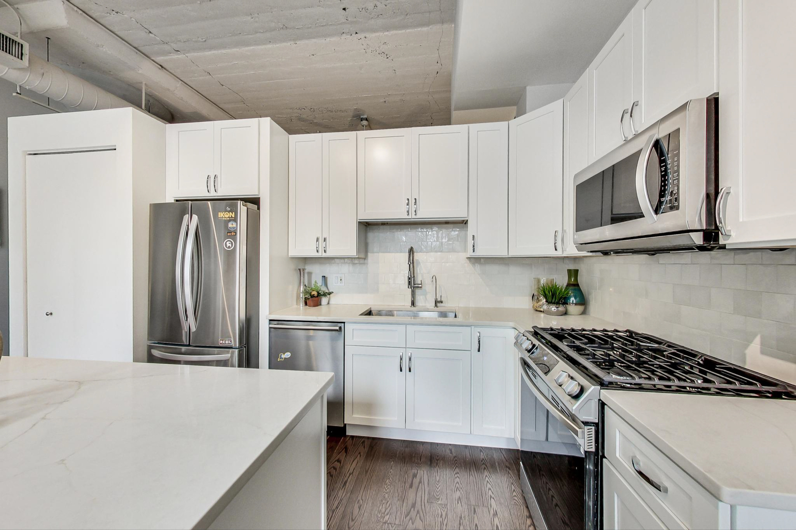 333 W HUBBARD Street Unit: 612