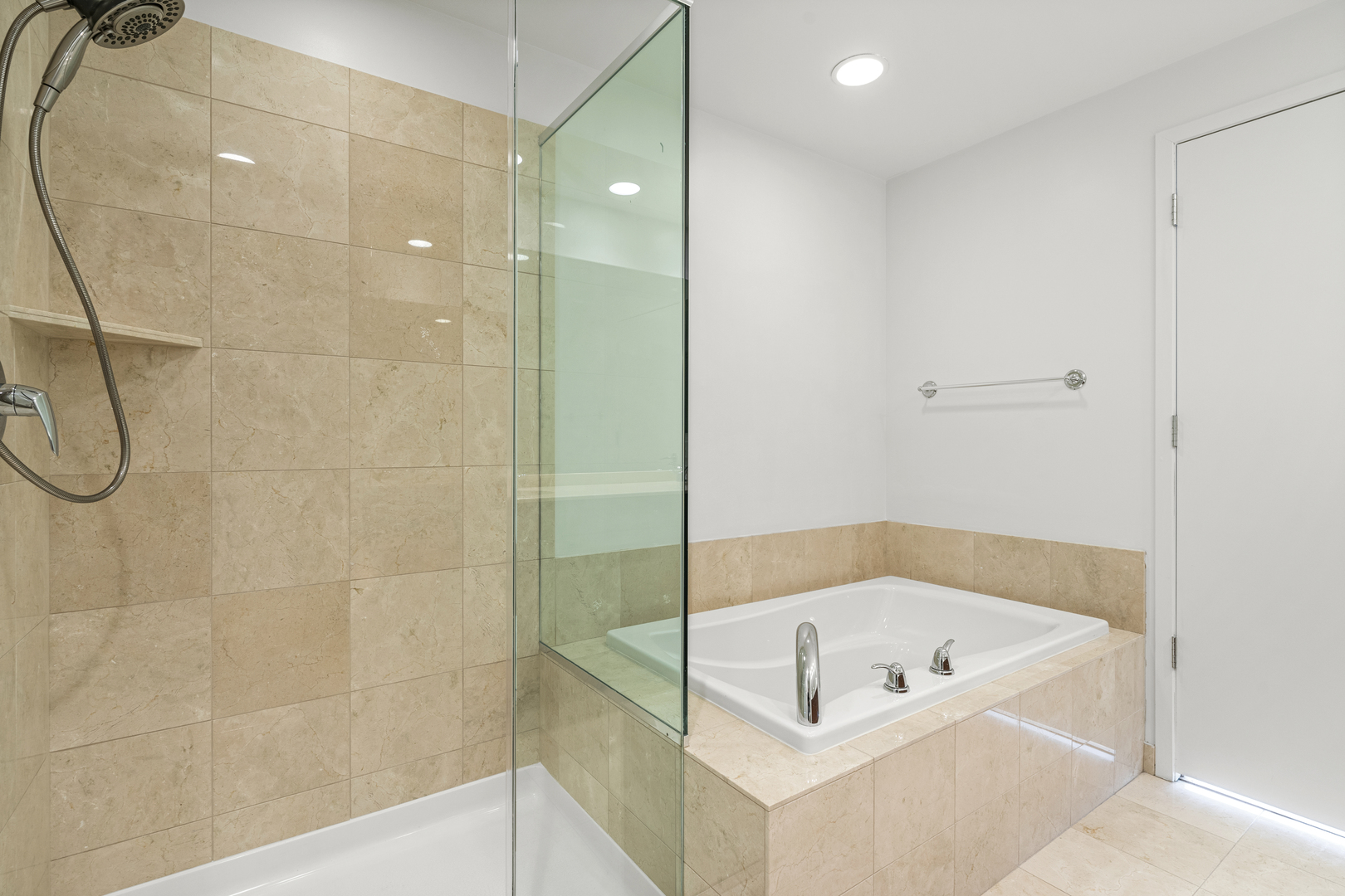 600 N Lake Shore Drive Unit: 2711