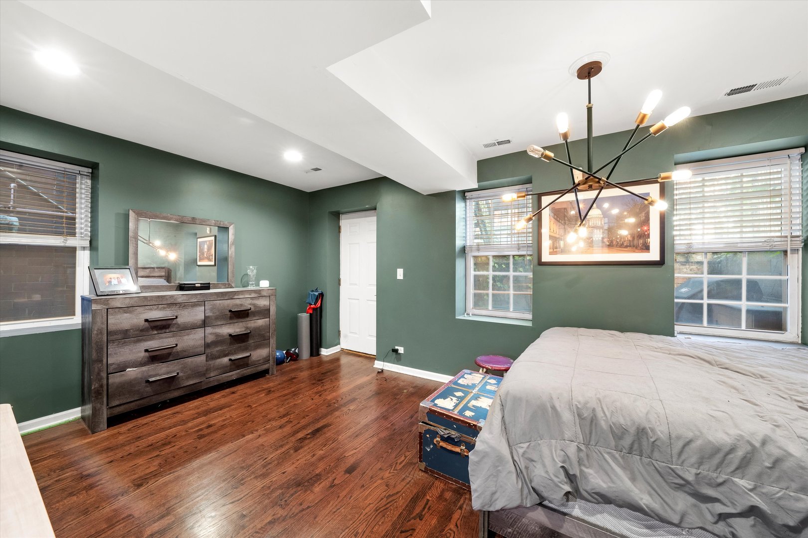 1545 N Bosworth Avenue Unit: 1W