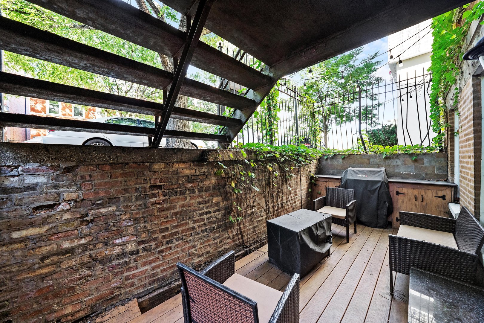 1545 N Bosworth Avenue Unit: 1W