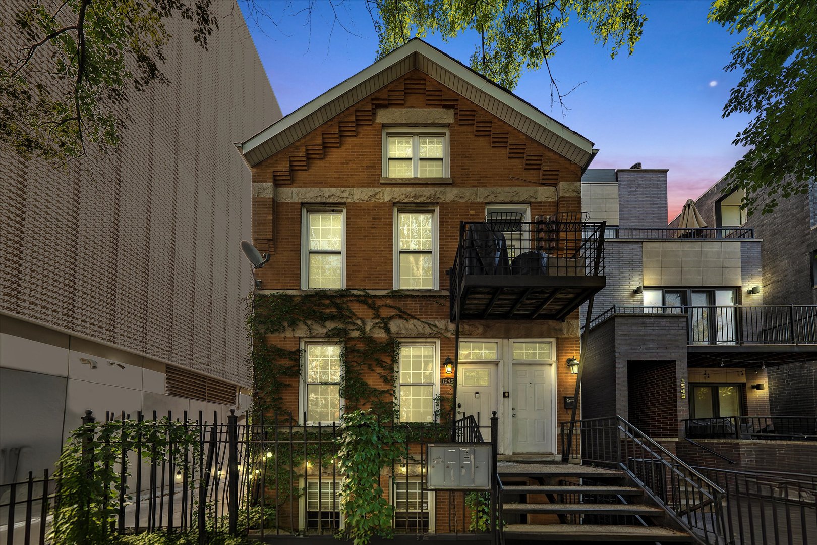 1545 N Bosworth Avenue Unit: 1W