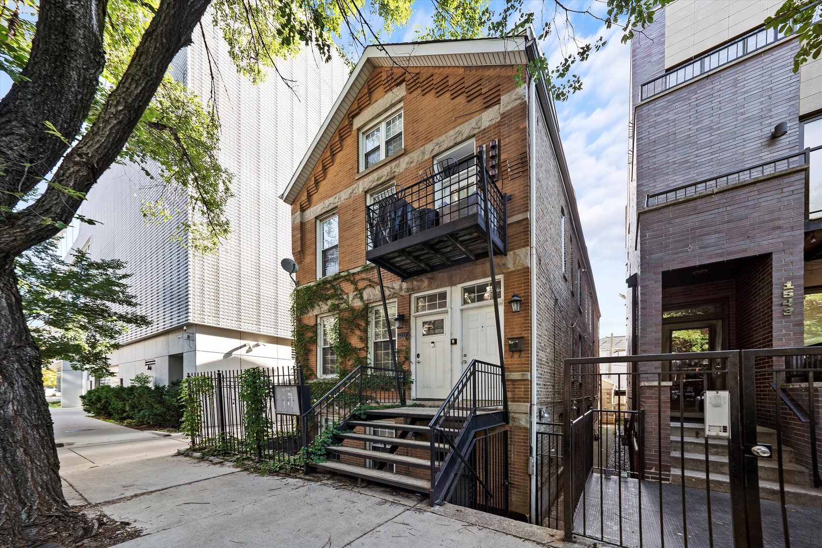 1545 N Bosworth Avenue Unit: 1W