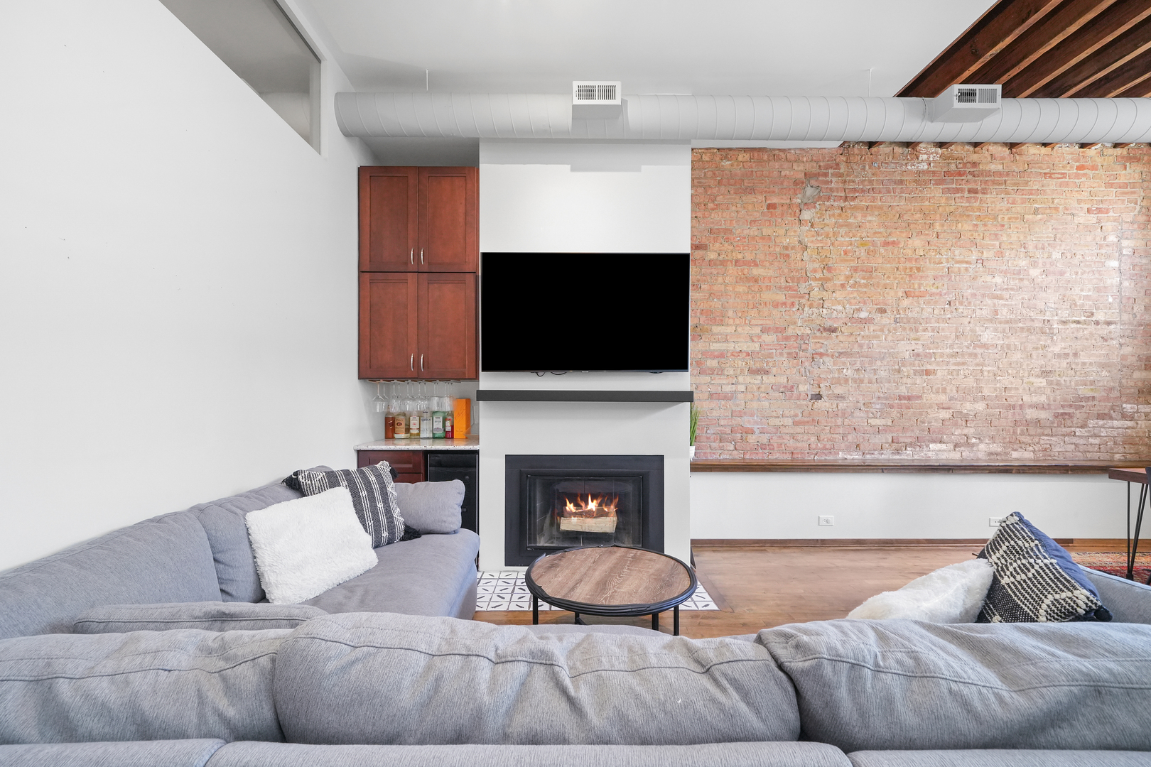 2255 N Wayne Avenue Unit: C1
