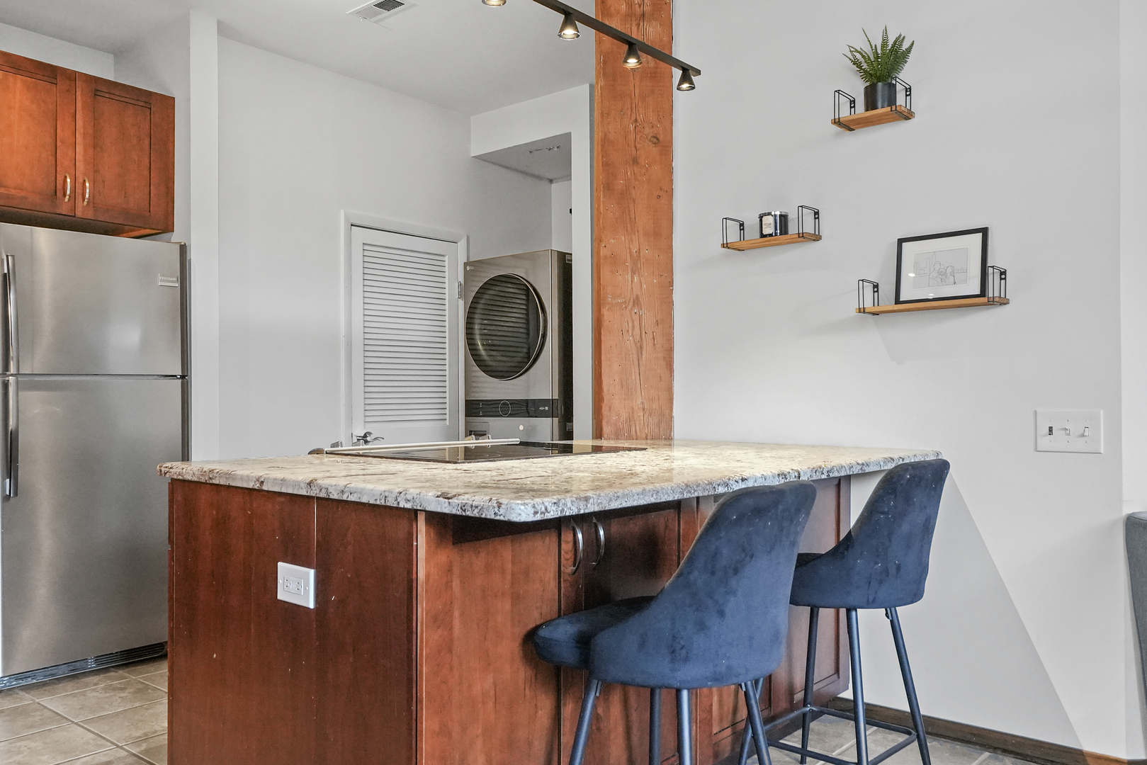 2255 N Wayne Avenue Unit: C1