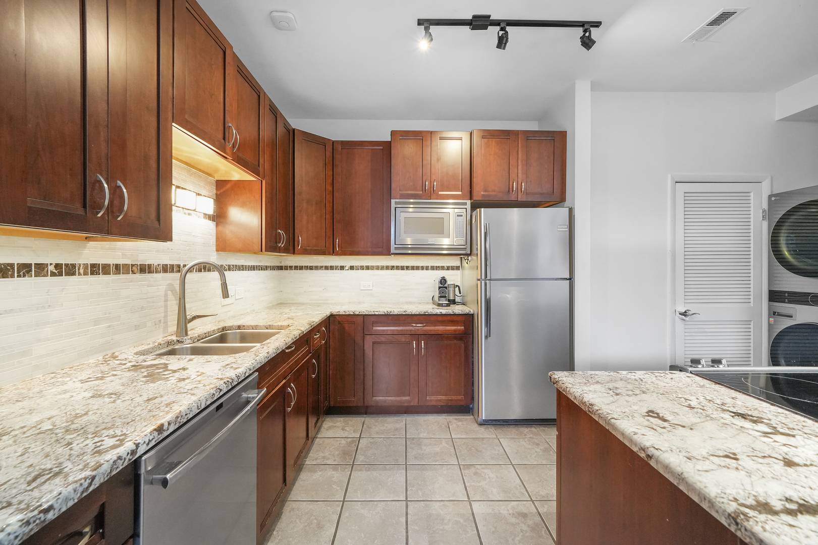 2255 N Wayne Avenue Unit: C1