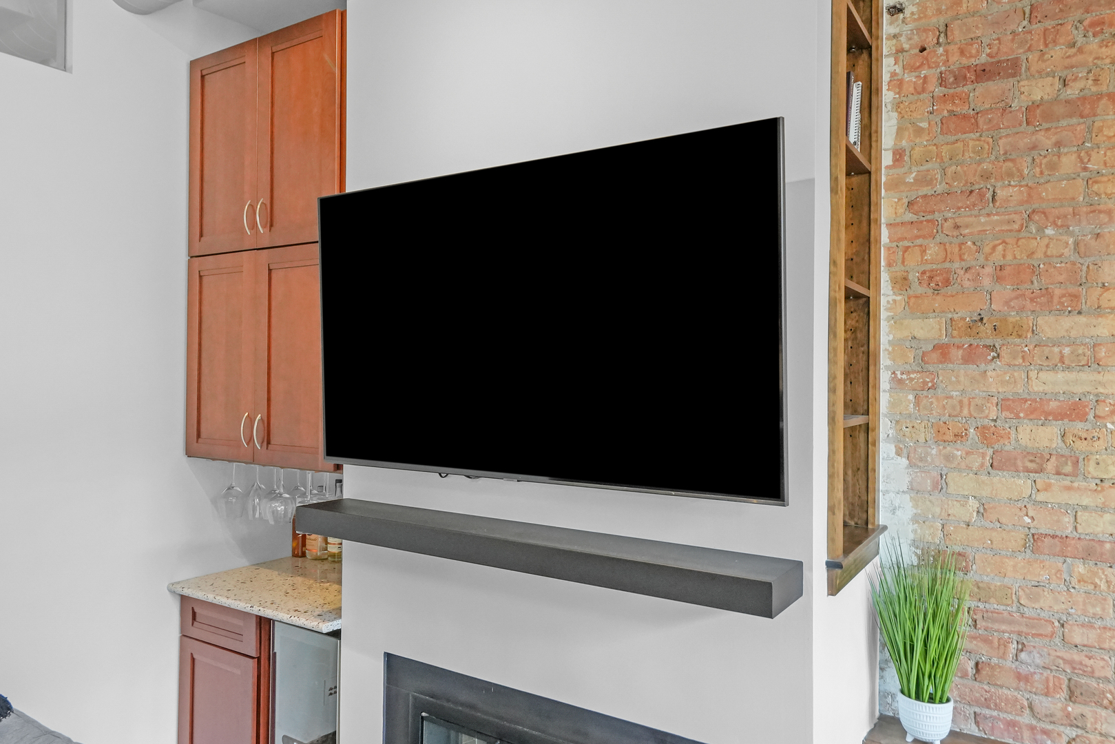 2255 N Wayne Avenue Unit: C1