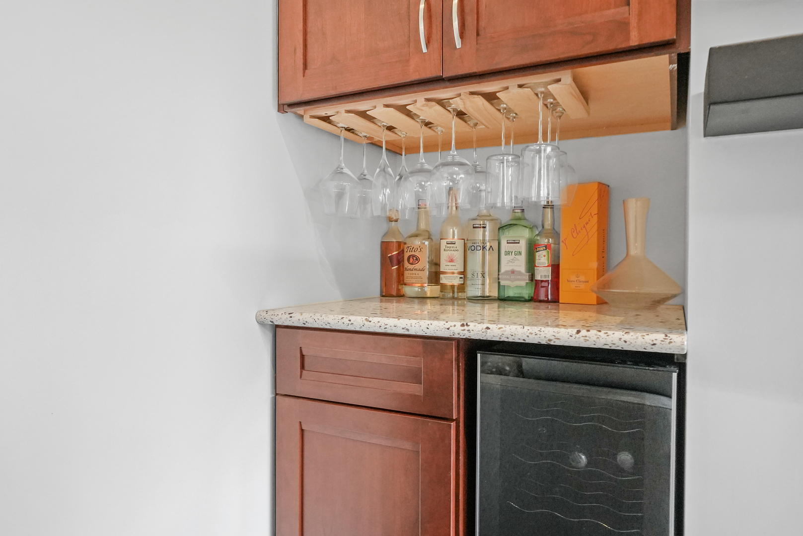 2255 N Wayne Avenue Unit: C1