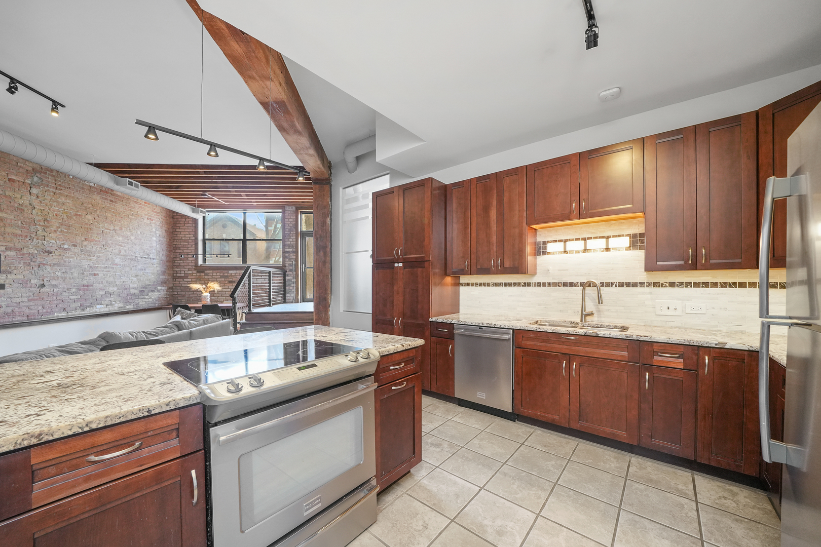 2255 N Wayne Avenue Unit: C1