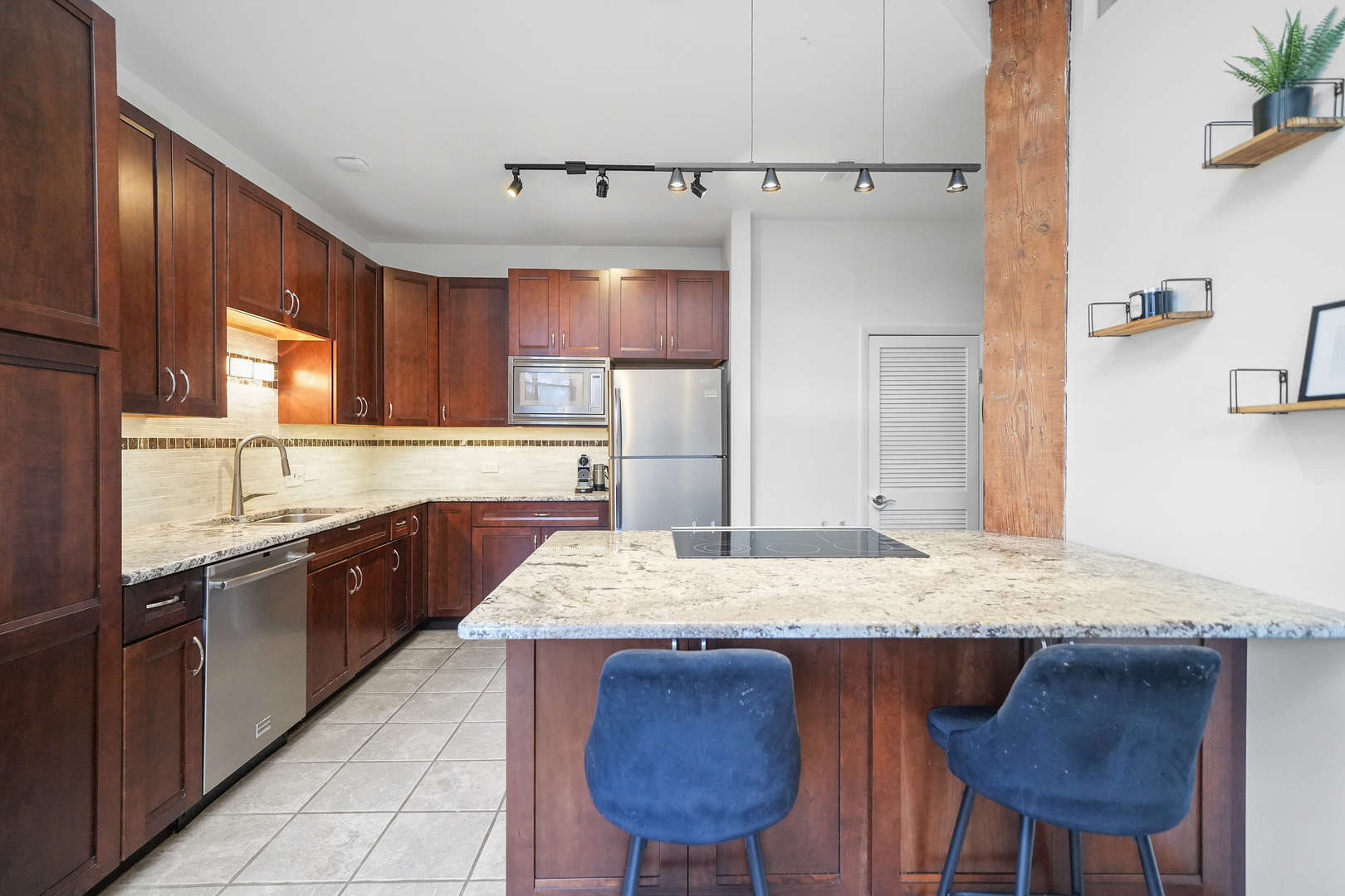 2255 N Wayne Avenue Unit: C1