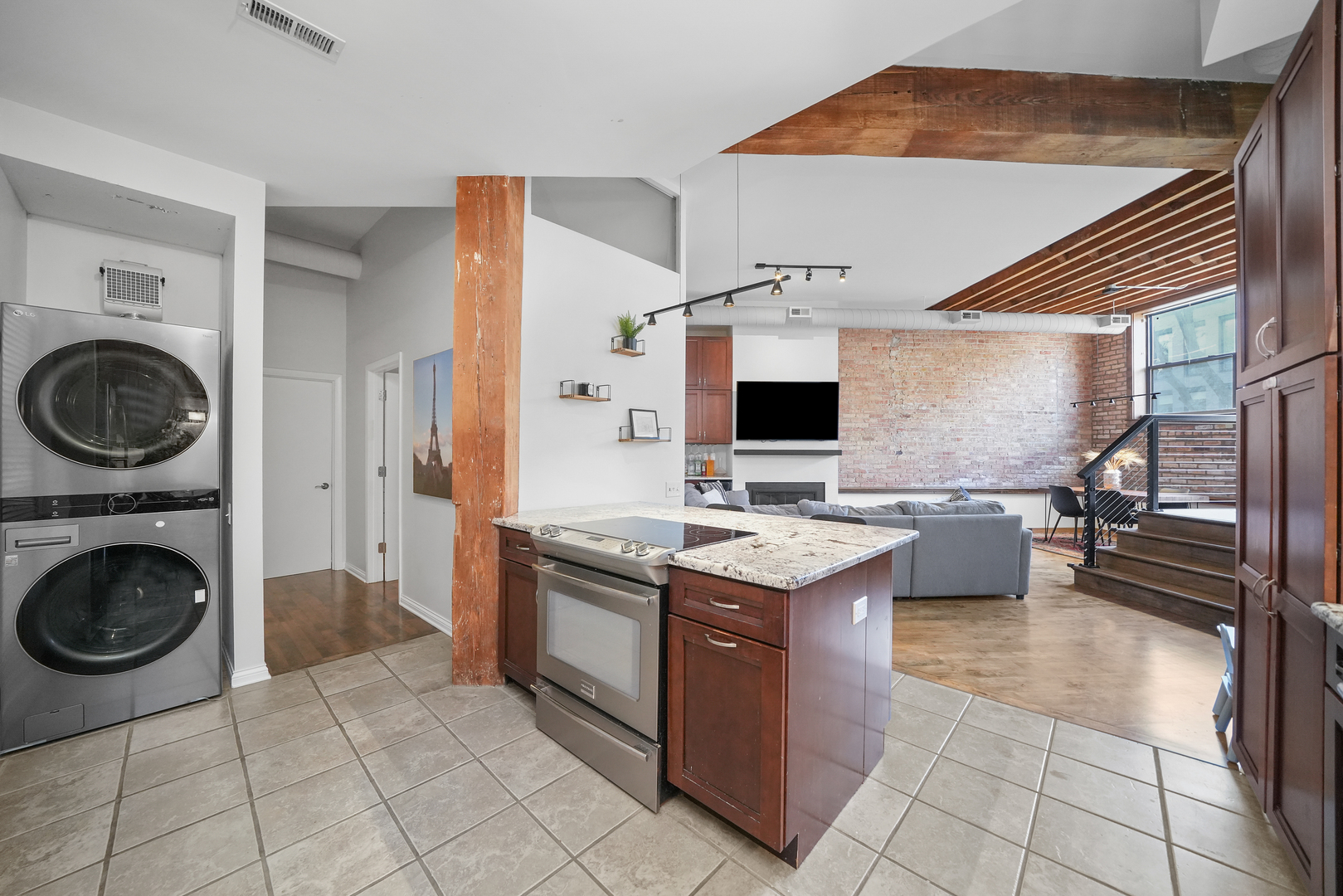 2255 N Wayne Avenue Unit: C1