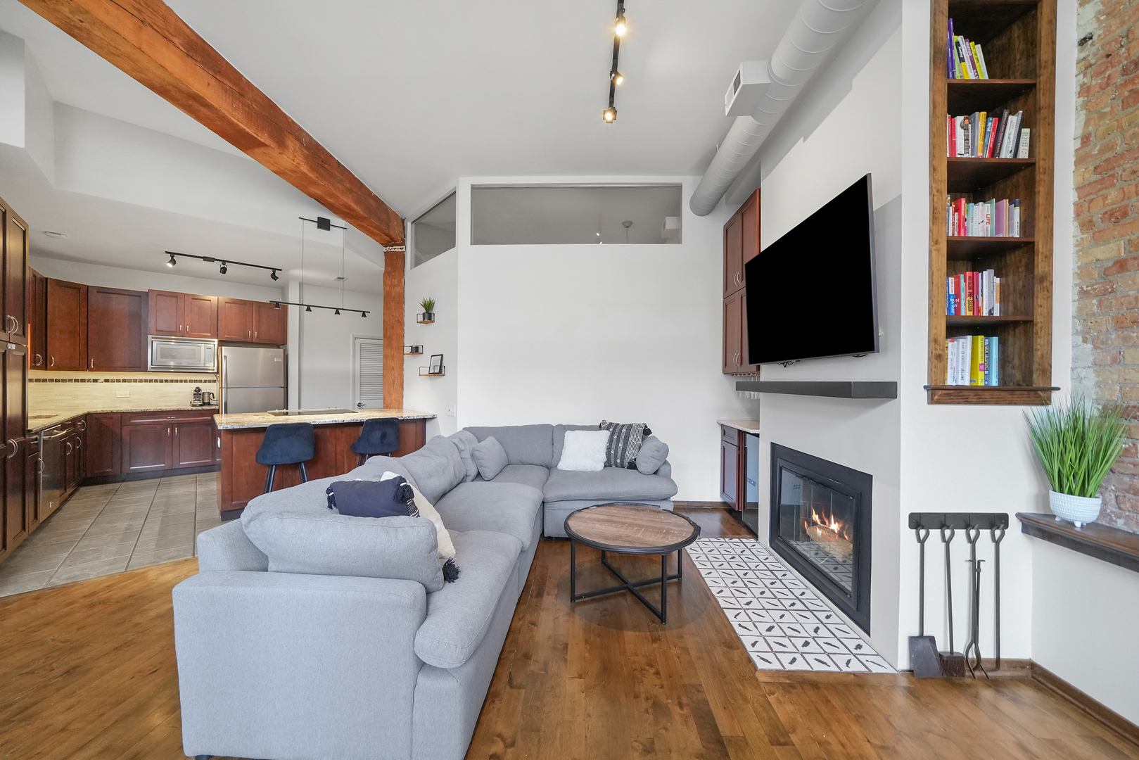 2255 N Wayne Avenue Unit: C1