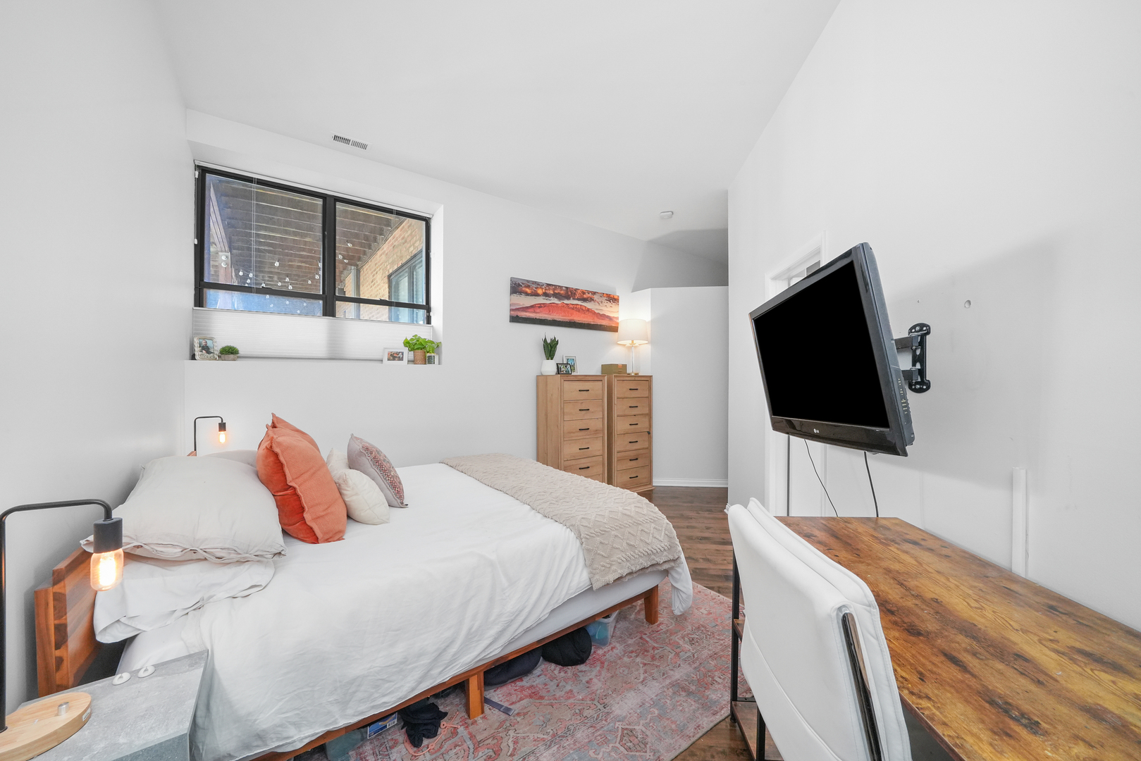 2255 N Wayne Avenue Unit: C1