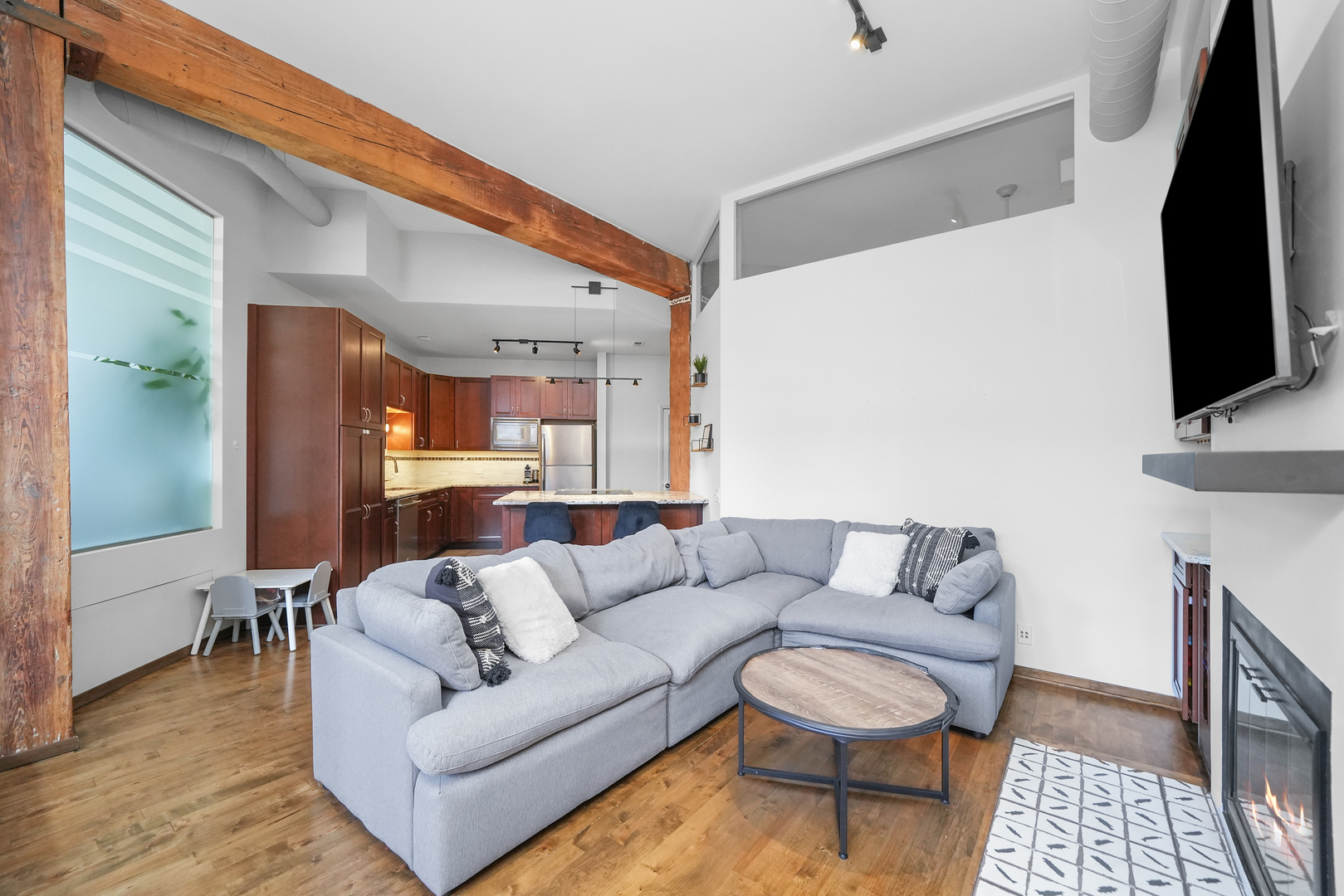 2255 N Wayne Avenue Unit: C1