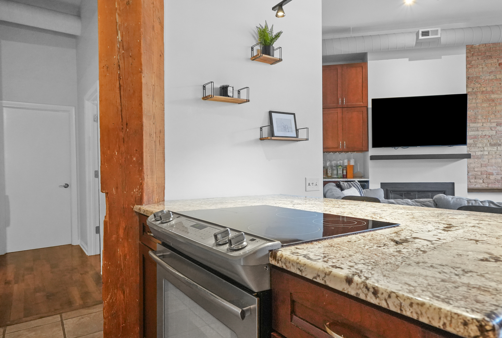 2255 N Wayne Avenue Unit: C1