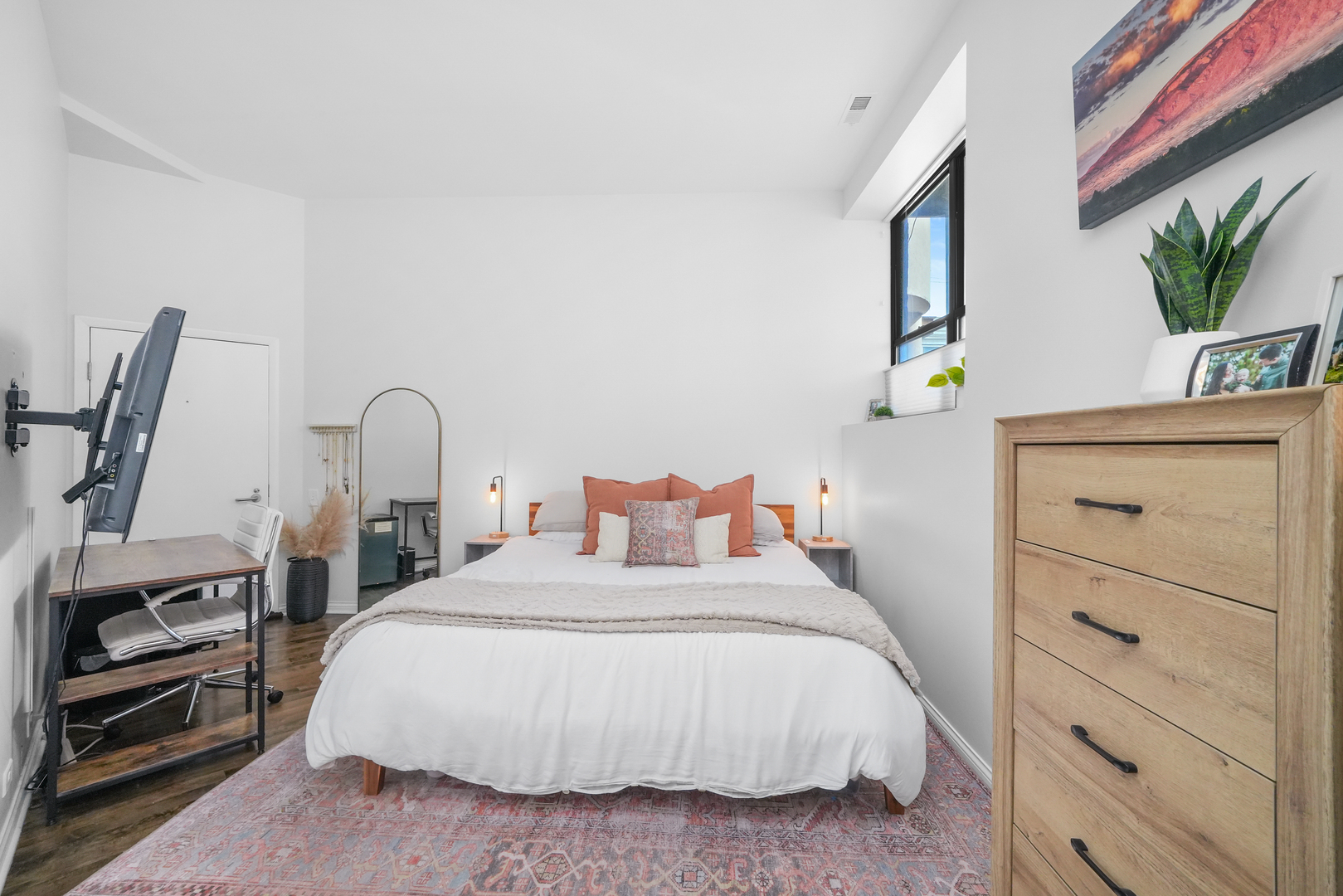 2255 N Wayne Avenue Unit: C1