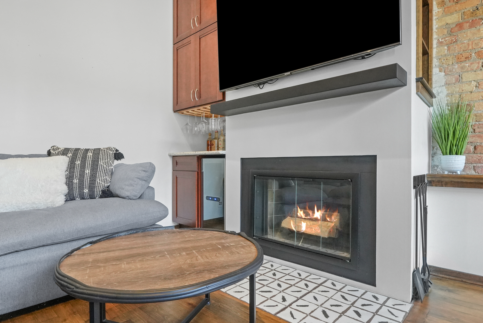 2255 N Wayne Avenue Unit: C1