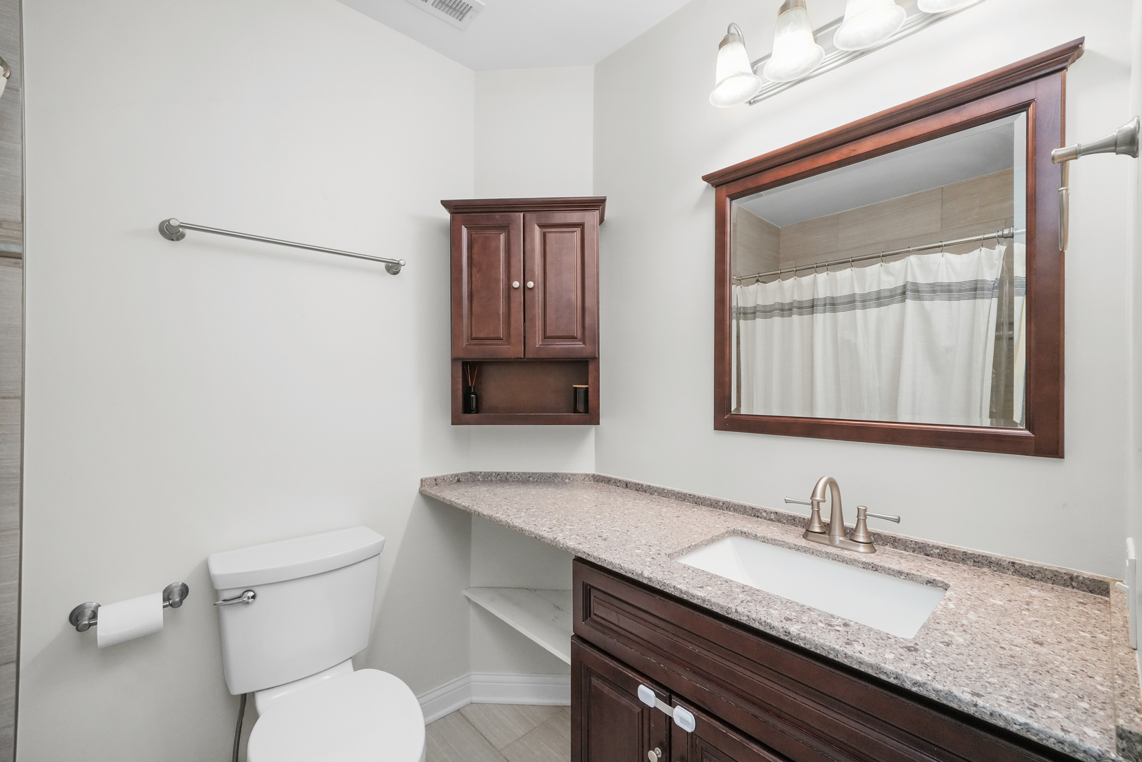 2255 N Wayne Avenue Unit: C1