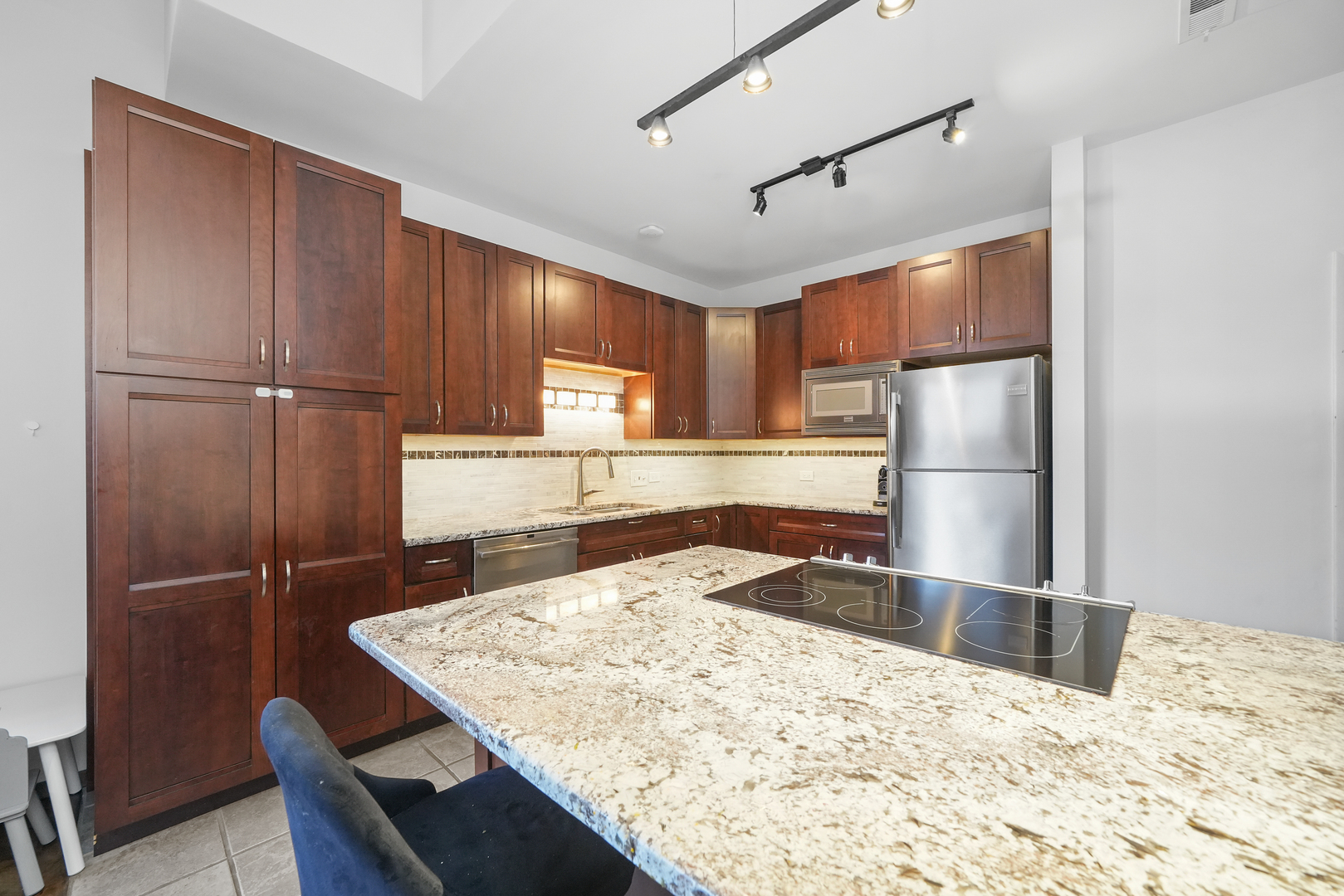 2255 N Wayne Avenue Unit: C1
