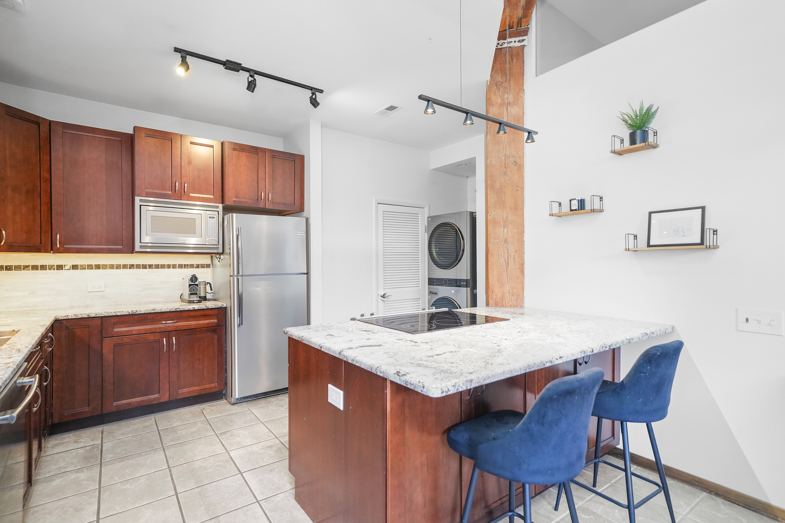 2255 N Wayne Avenue Unit: C1