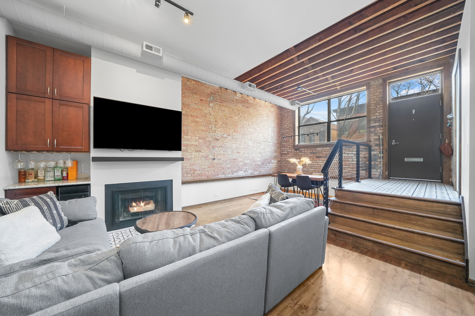 2255 N Wayne Avenue Unit: C1