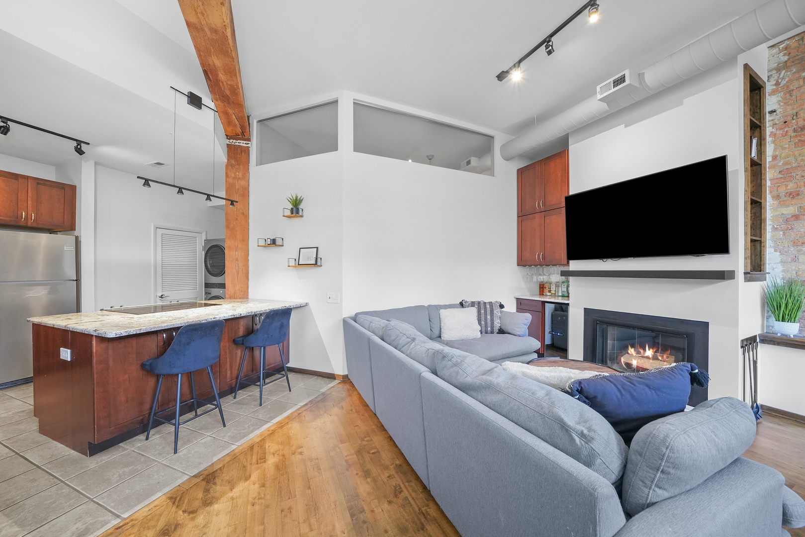 2255 N Wayne Avenue Unit: C1