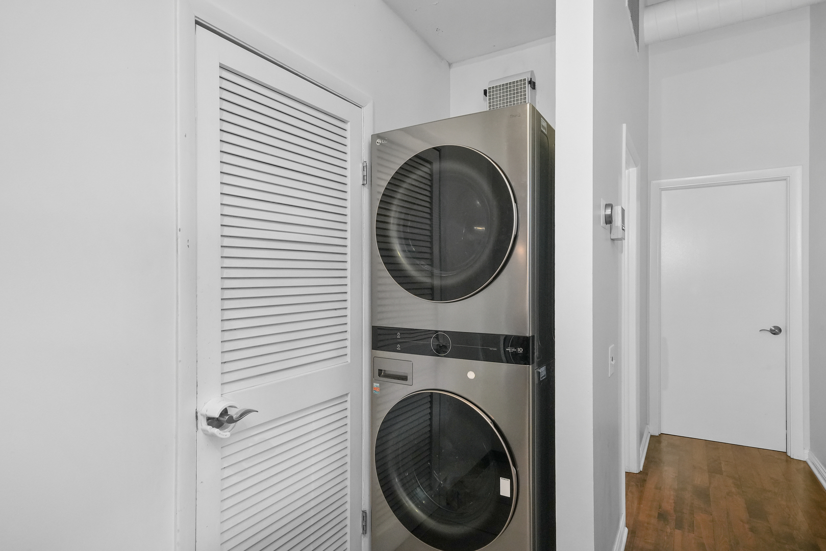 2255 N Wayne Avenue Unit: C1