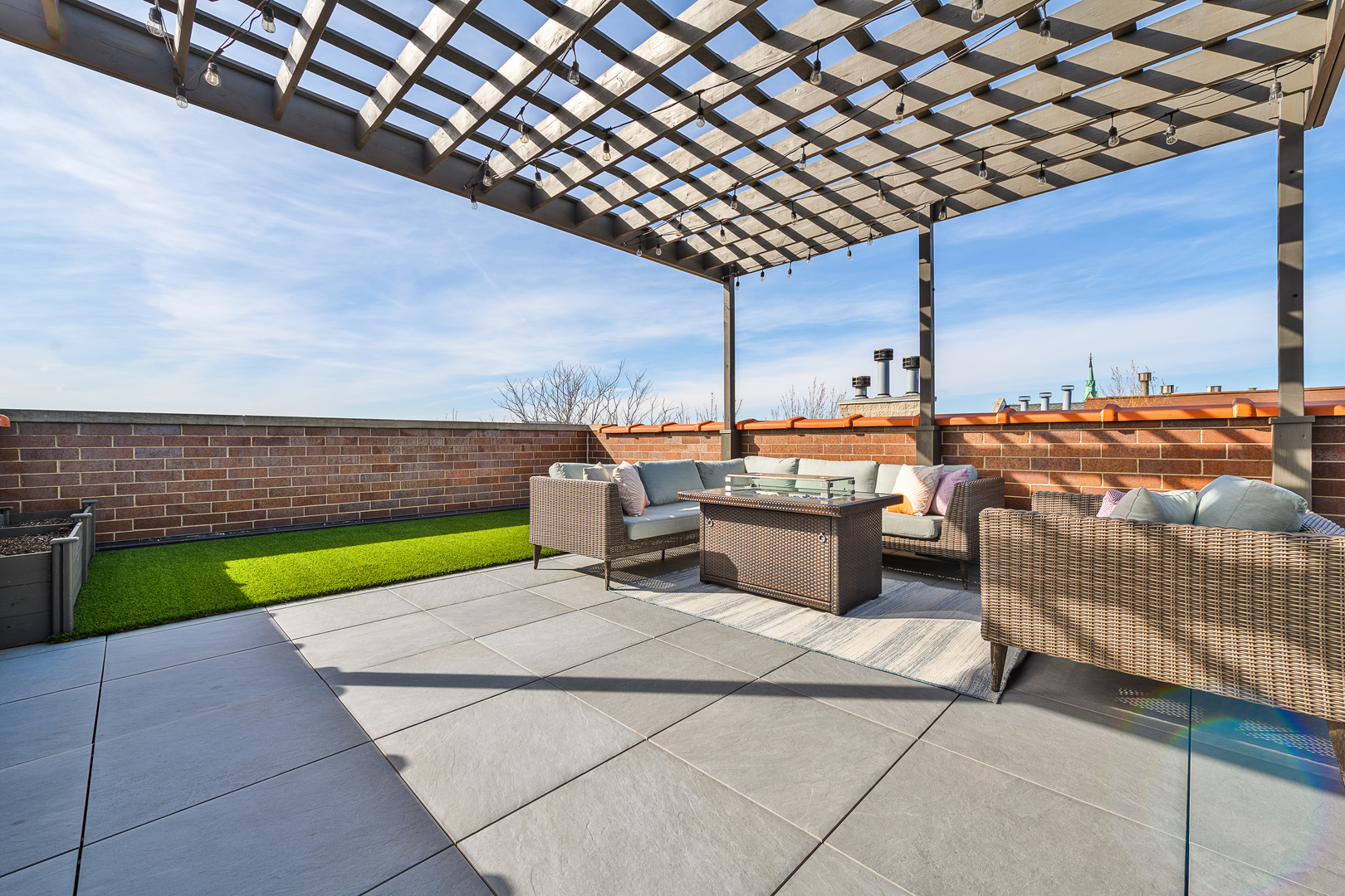 2731 N Southport Avenue Unit: 3