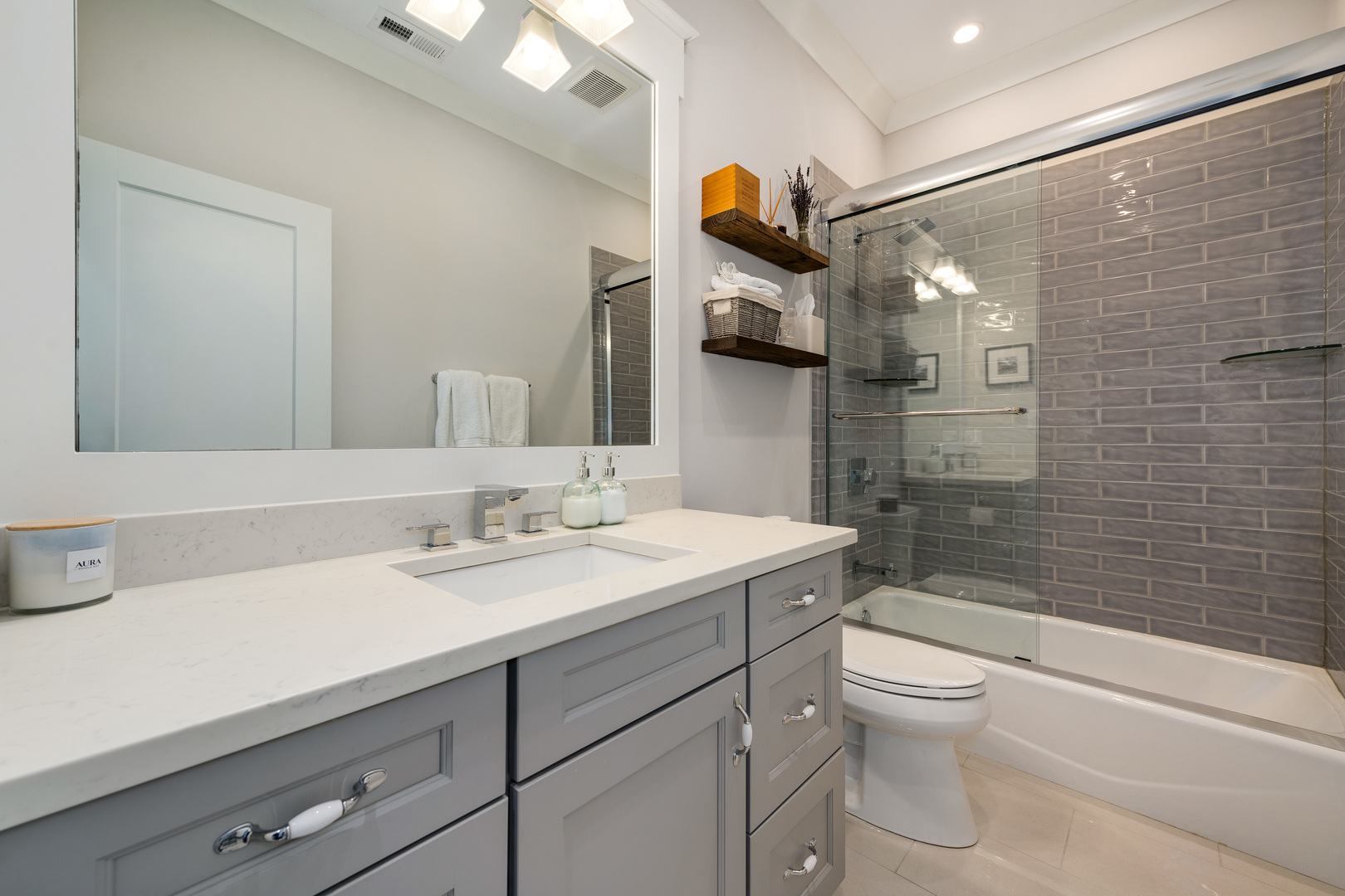 2731 N Southport Avenue Unit: 3