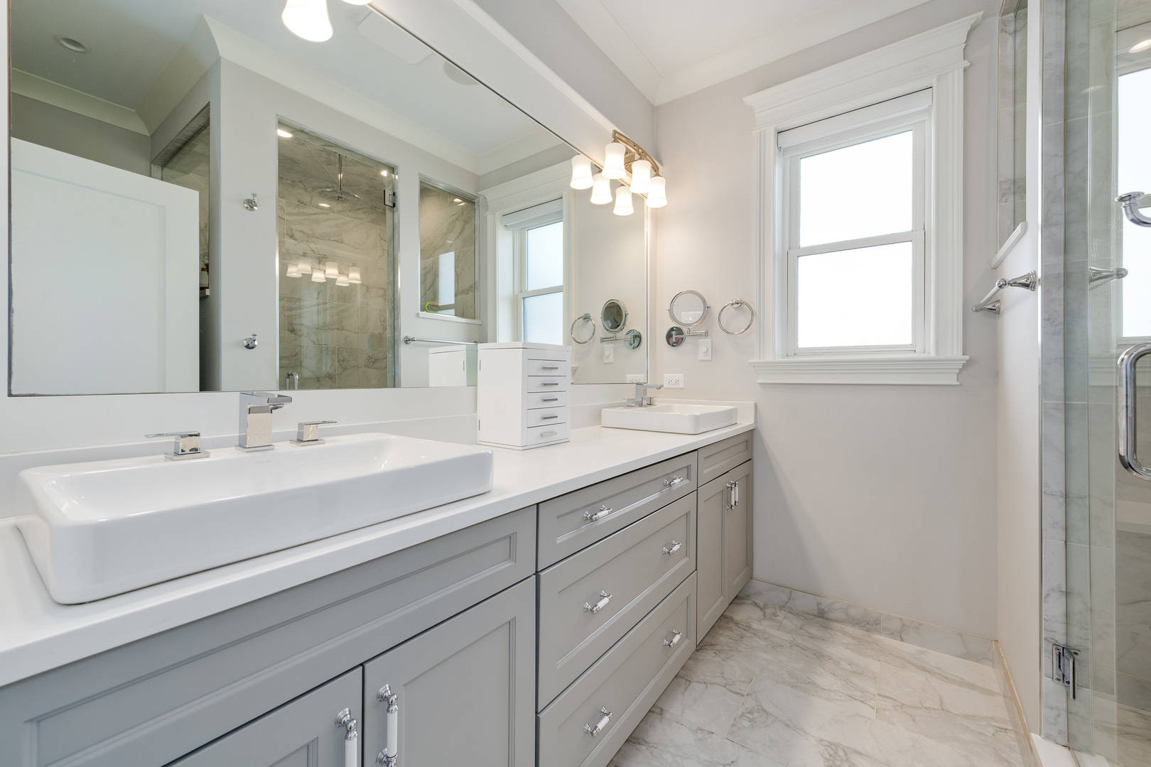 2731 N Southport Avenue Unit: 3